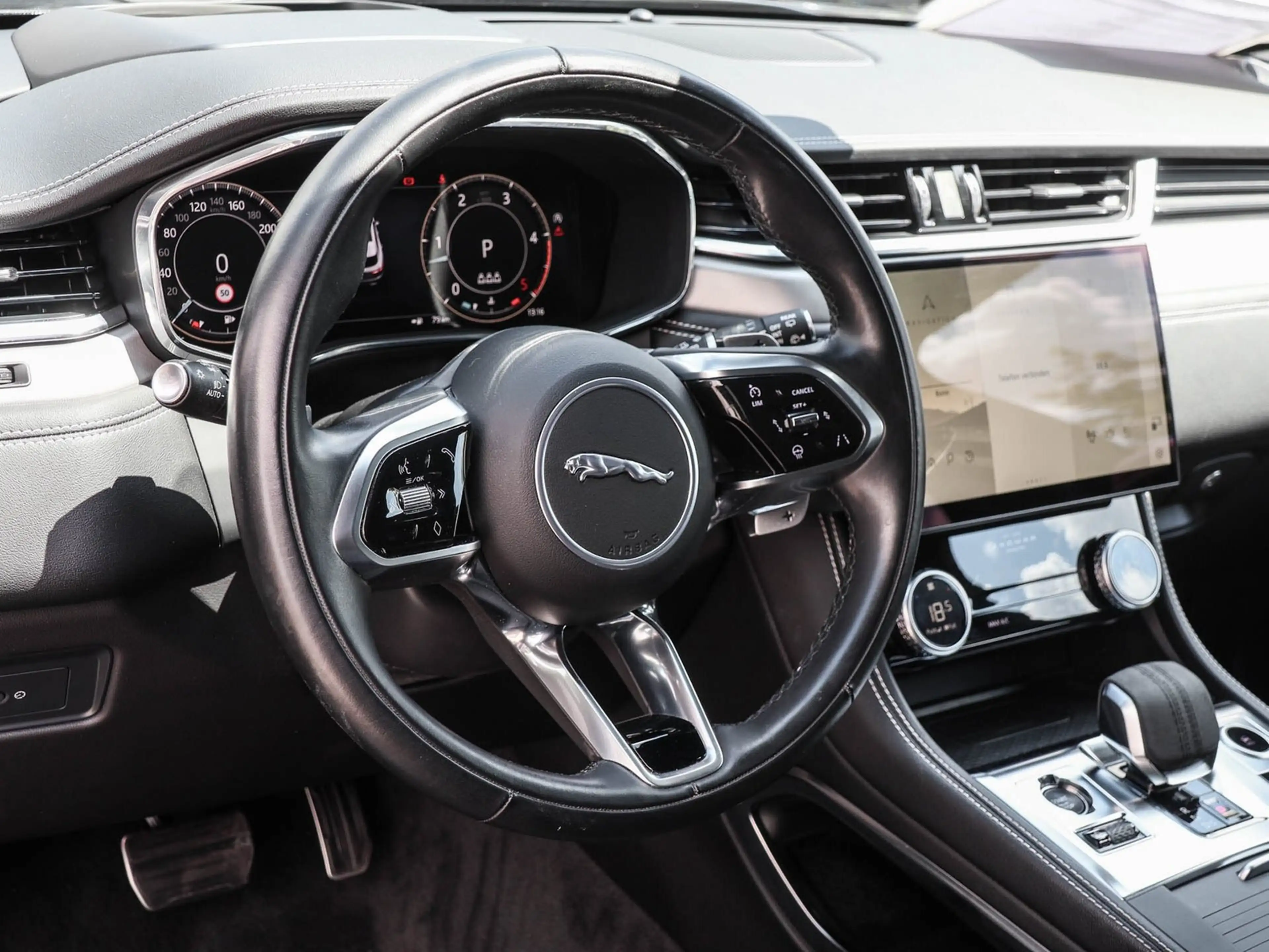 Jaguar F-Pace D300 R-Dynamic SE AWD Schiebedach, Adaptiver Te... — photo 8