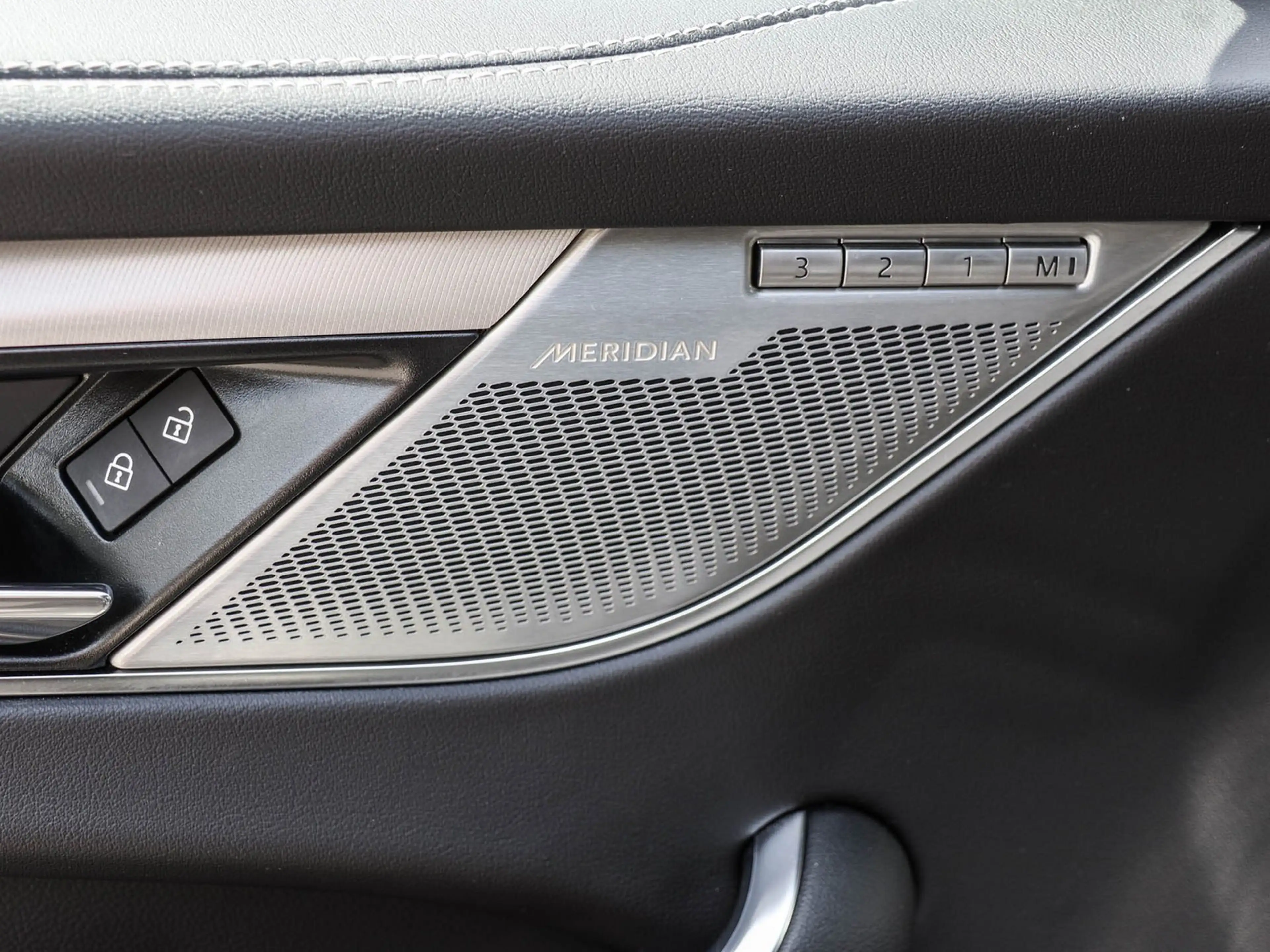 Jaguar F-Pace D300 R-Dynamic SE AWD Schiebedach, Adaptiver Te... — photo 13