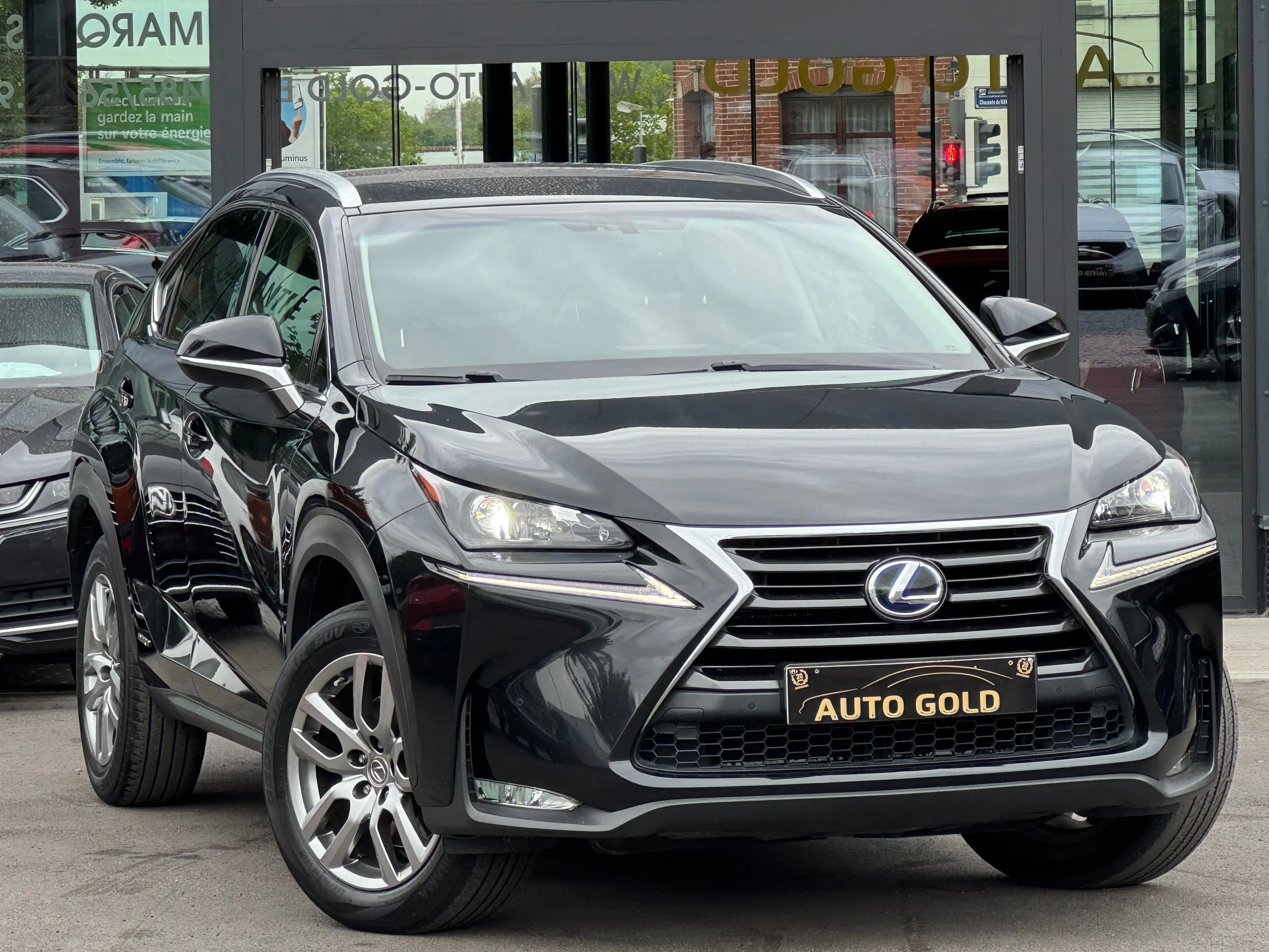 Lexus NX 300h 2.5i HYBRID / BOITE AUTO / FULLOPTIONS / 1PROP CARNET LEXUS — photo 2