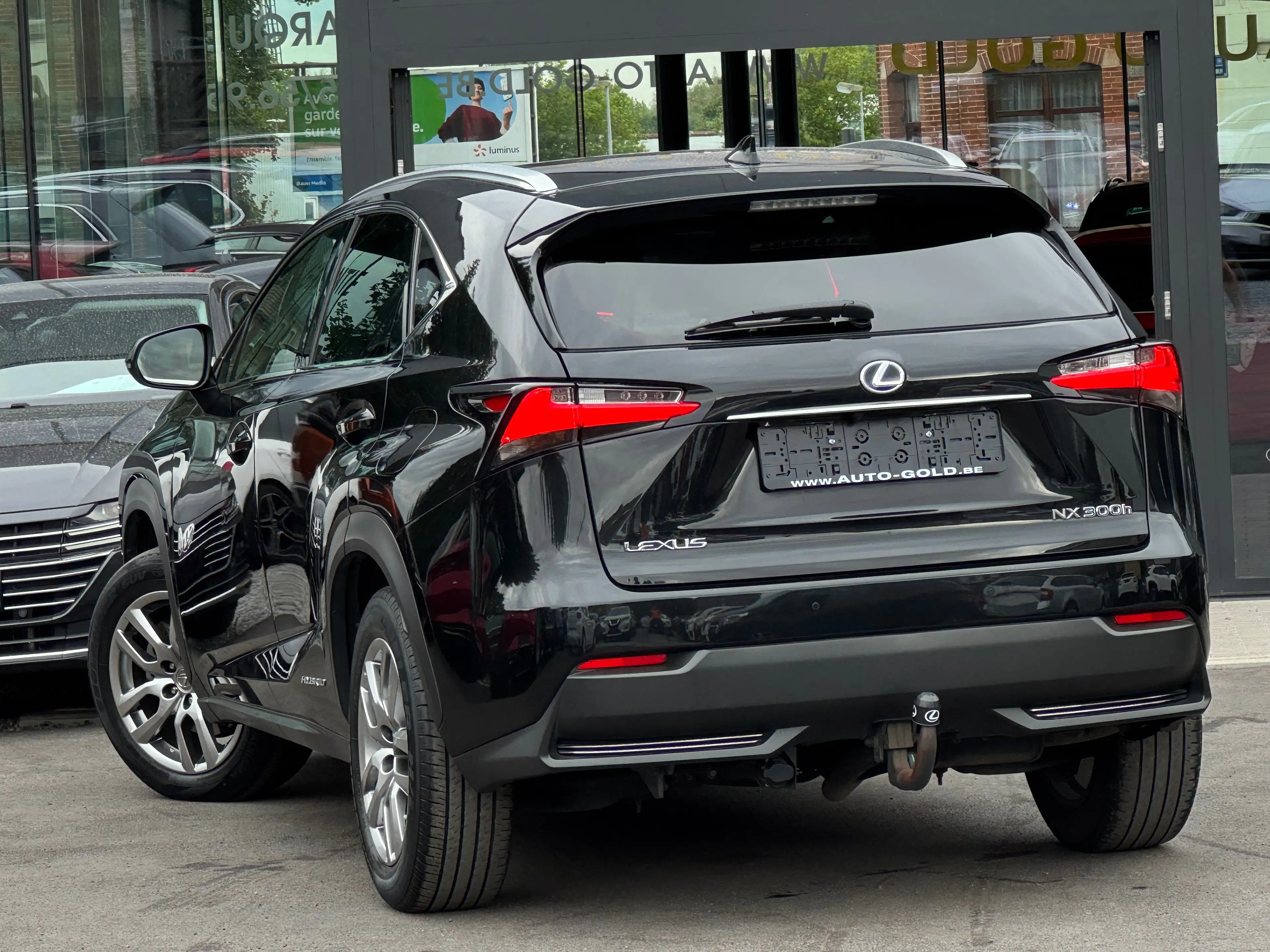Lexus NX 300h 2.5i HYBRID / BOITE AUTO / FULLOPTIONS / 1PROP CARNET LEXUS — photo 4