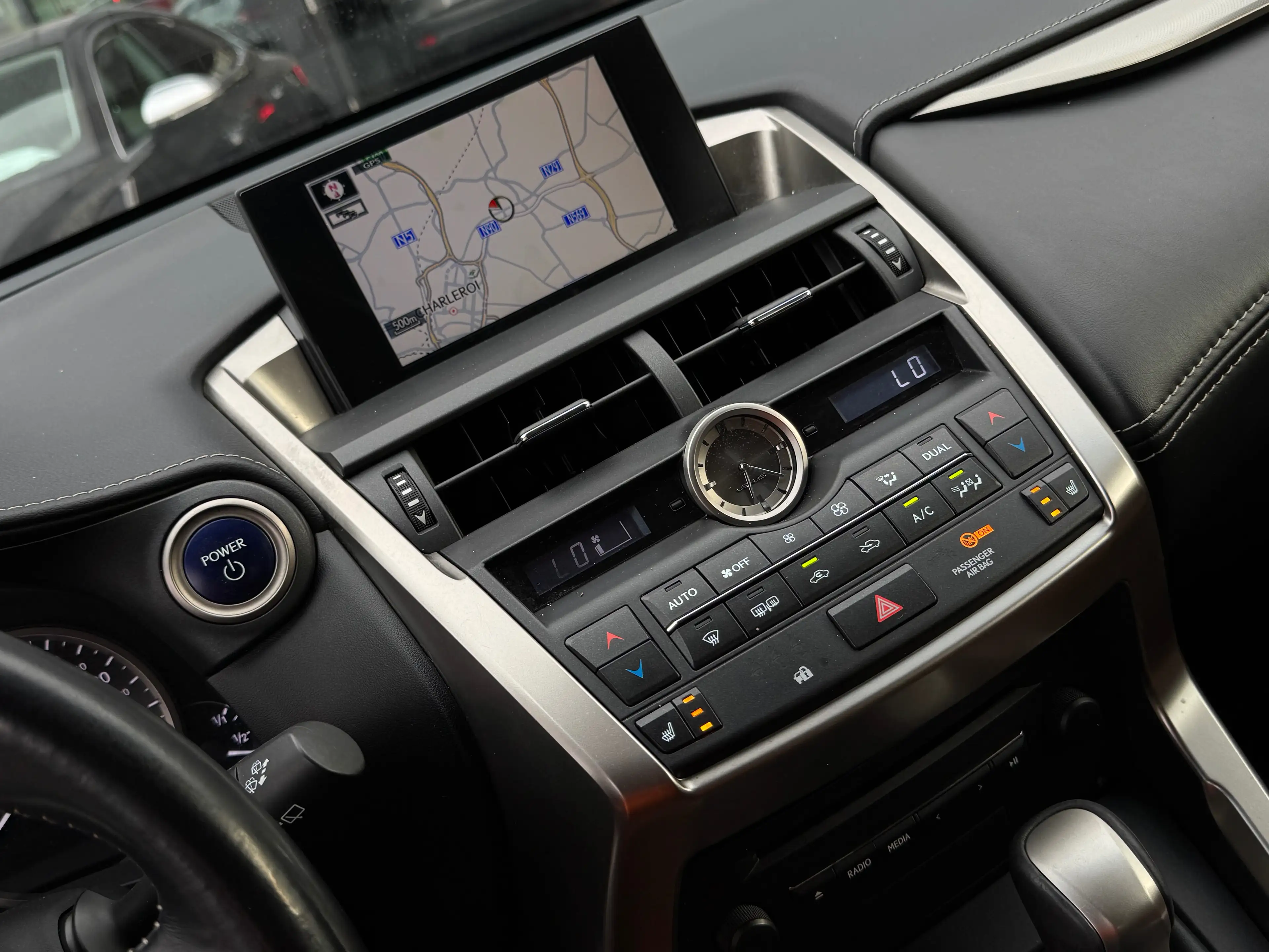 Lexus NX 300h 2.5i HYBRID / BOITE AUTO / FULLOPTIONS / 1PROP CARNET LEXUS — photo 12
