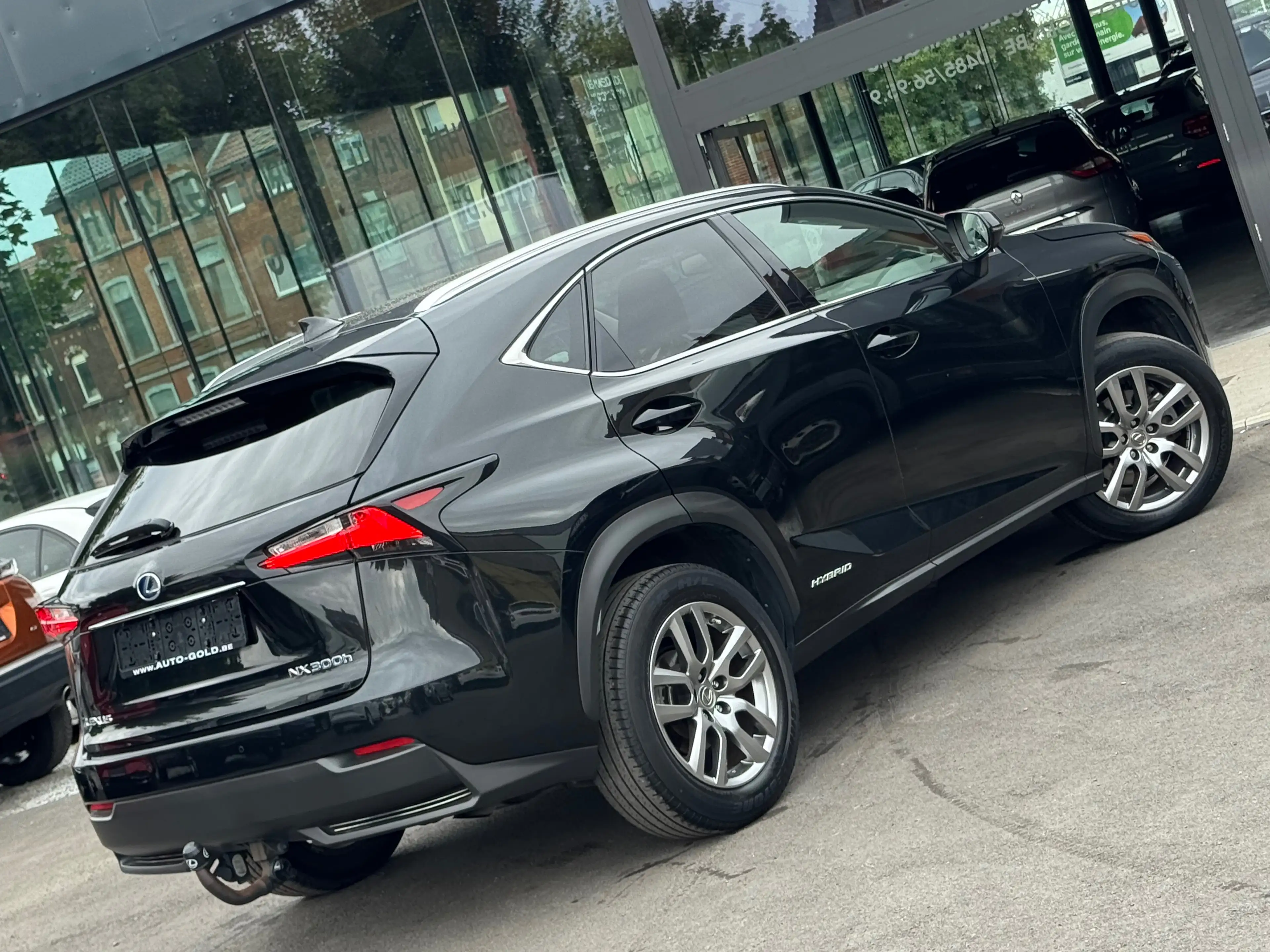 Lexus NX 300h 2.5i HYBRID / BOITE AUTO / FULLOPTIONS / 1PROP CARNET LEXUS — photo 3