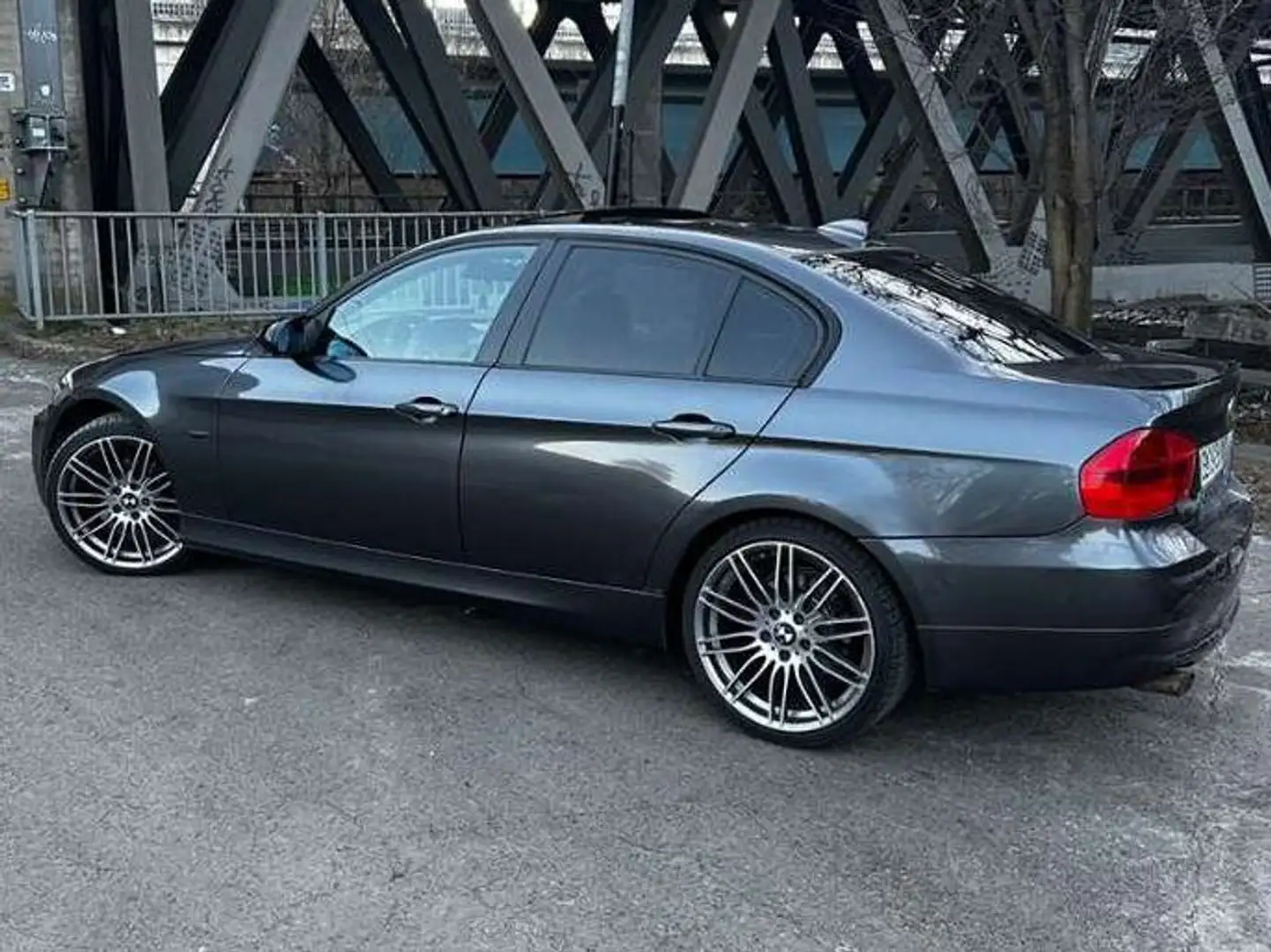 BMW 320 320d Grau - 1
