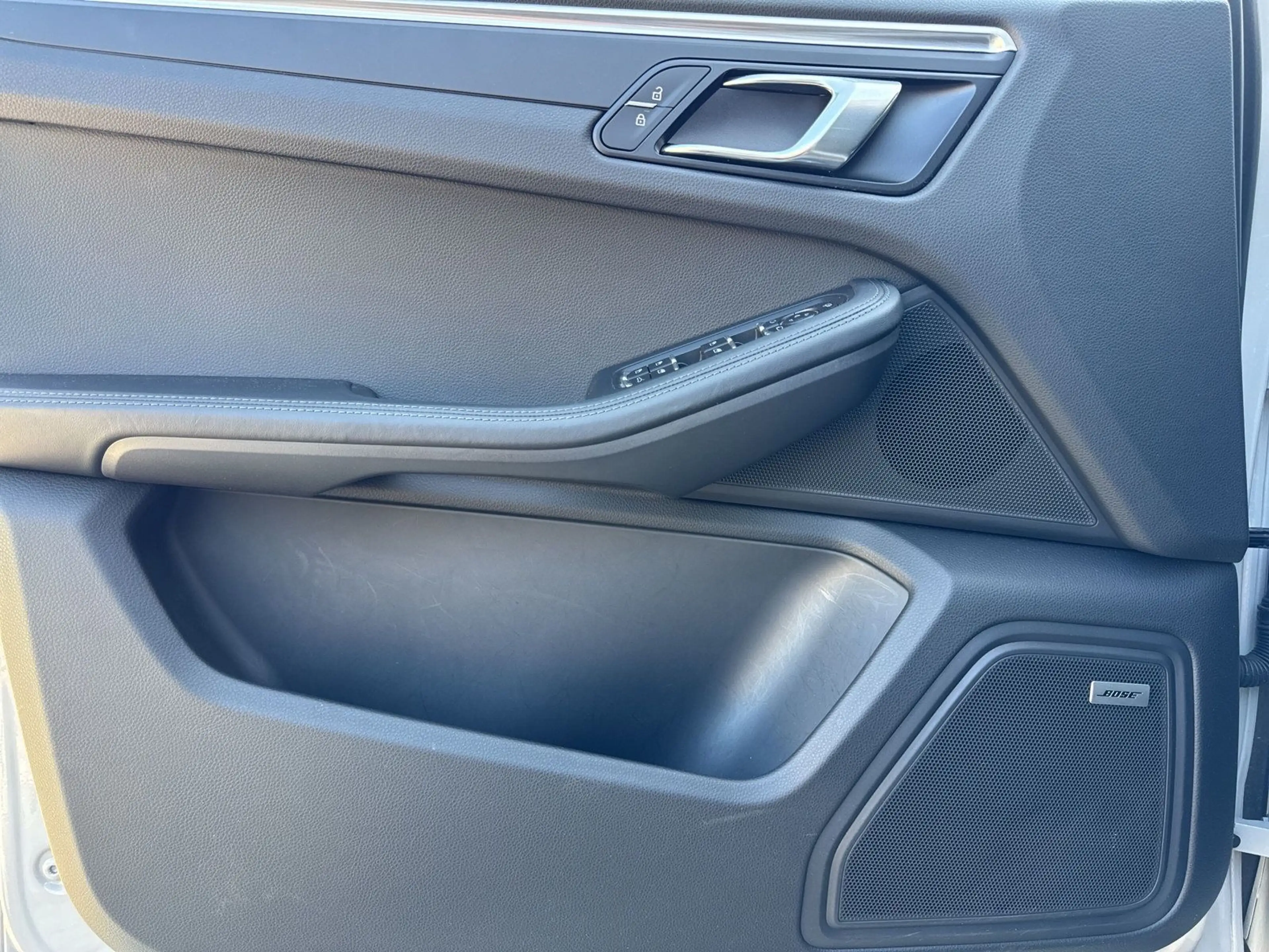Porsche Macan / BOSE / Pano / Standheizung — photo 11