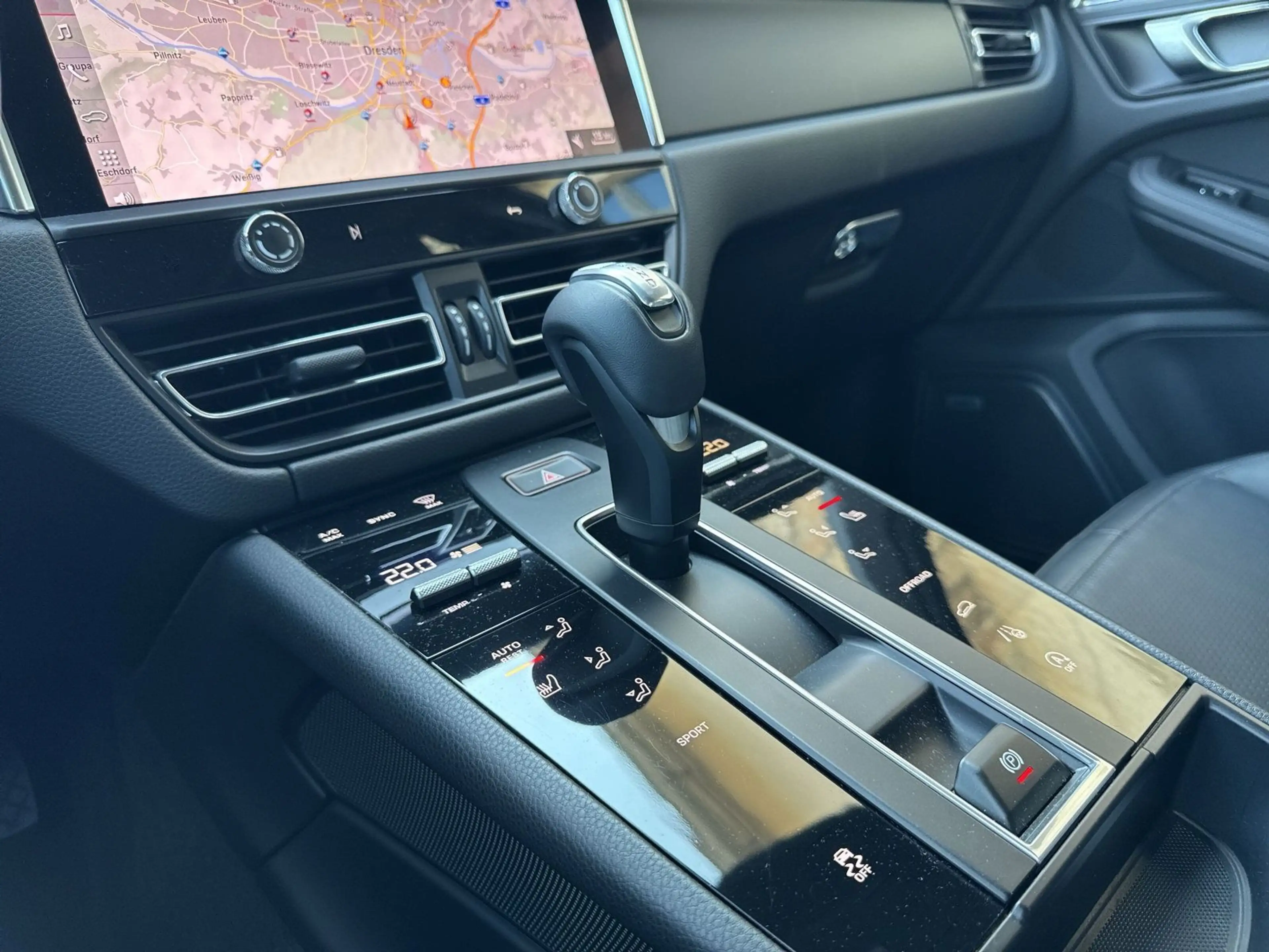 Porsche Macan / BOSE / Pano / Standheizung — photo 12