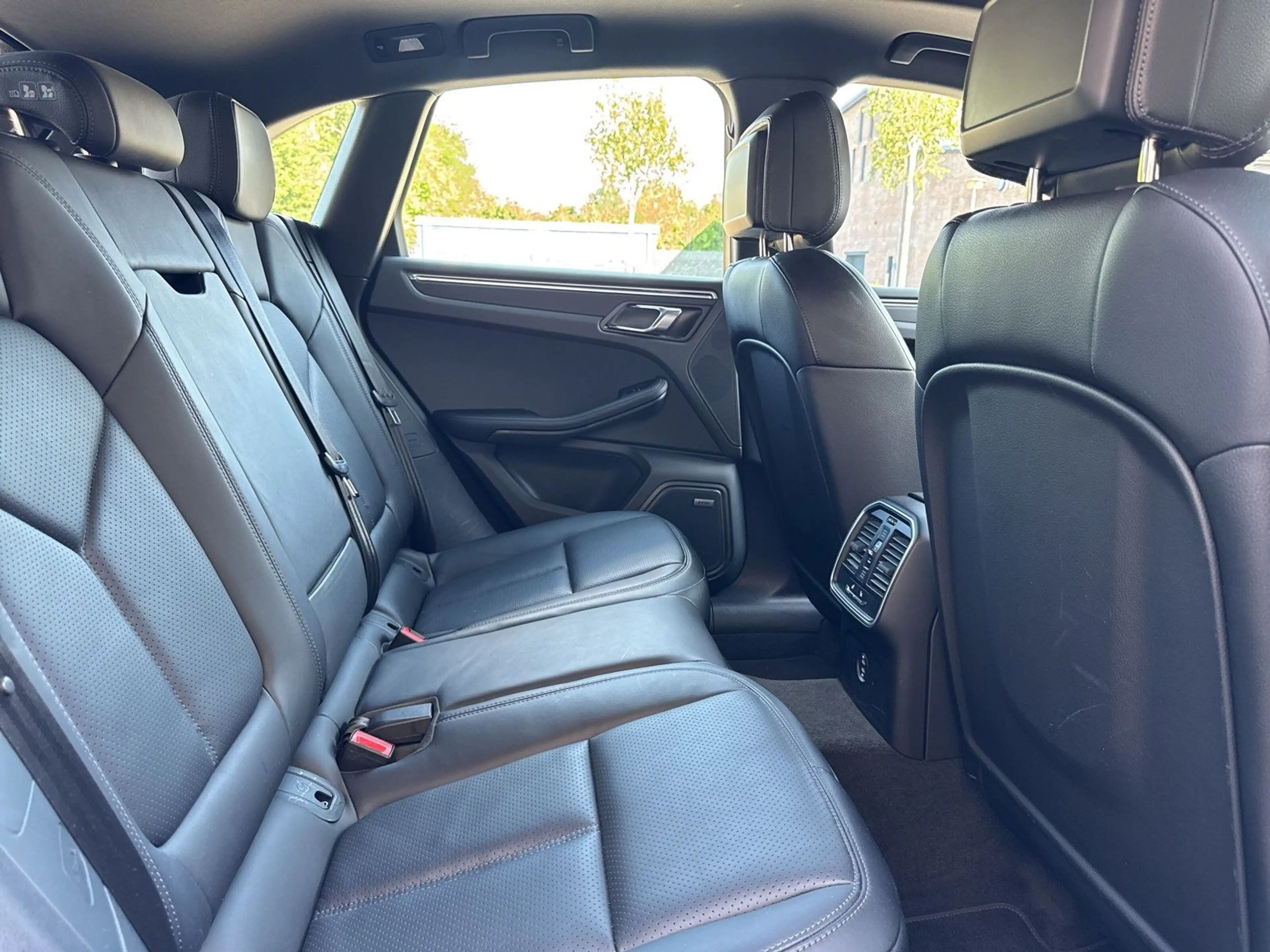 Porsche Macan / BOSE / Pano / Standheizung — photo 10