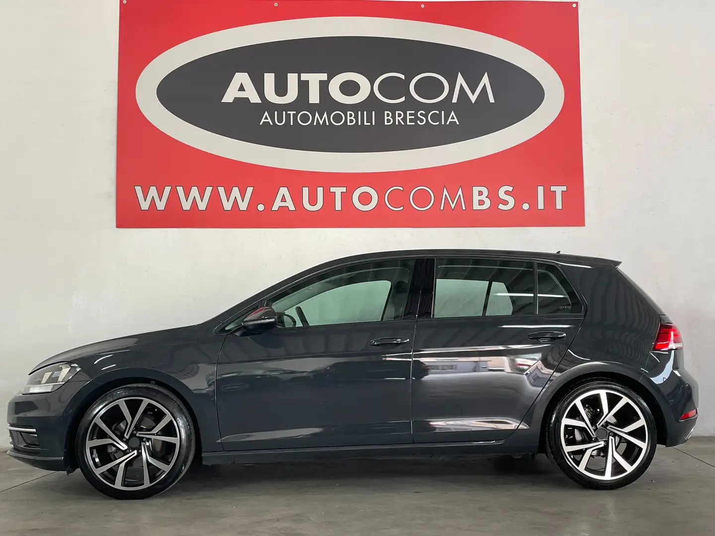 Volkswagen Golf VII  5p 1.0 tsi Sport 115cv Grigio - 1