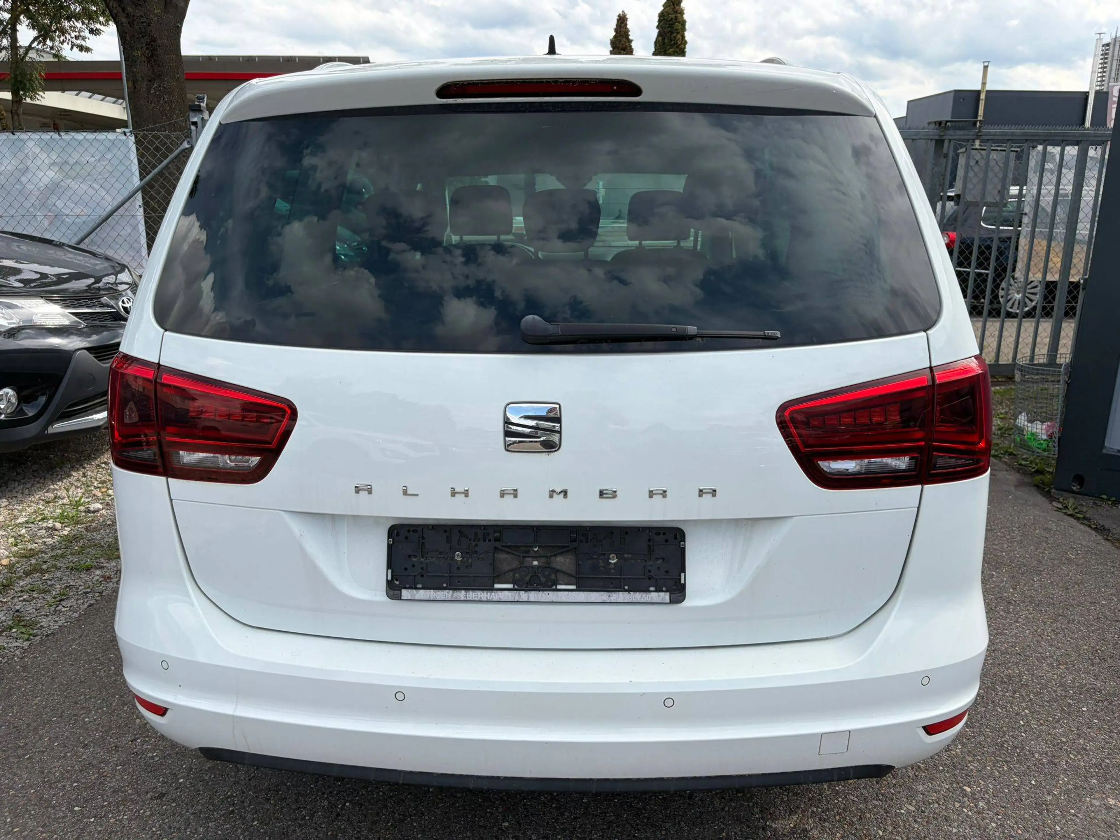 SEAT Alhambra Alhambra 2.0 TDI S — photo 12