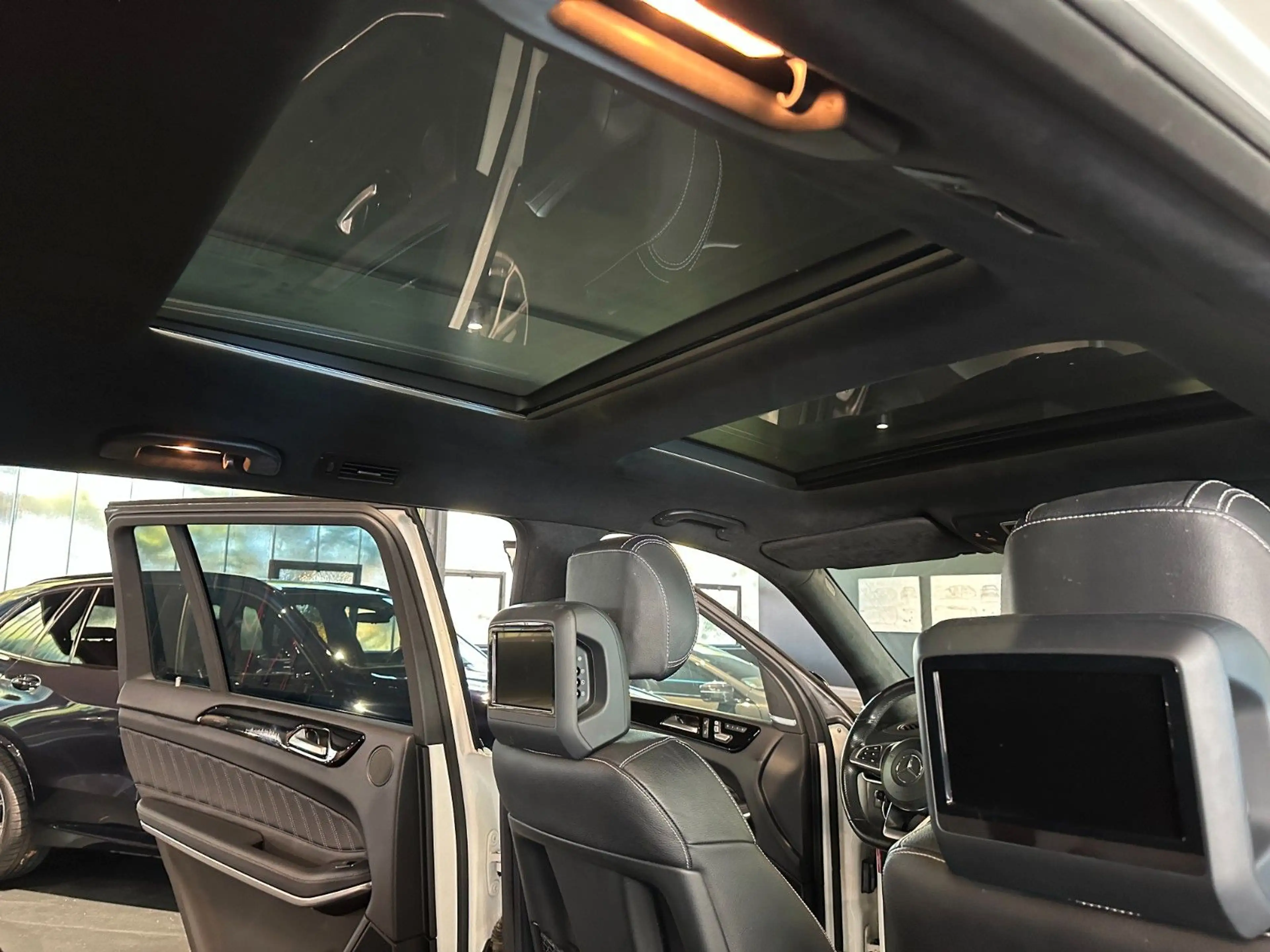 Mercedes-Benz GL 500 4Matic AMG*ACC*AirMatic*AHK*Pano — photo 23