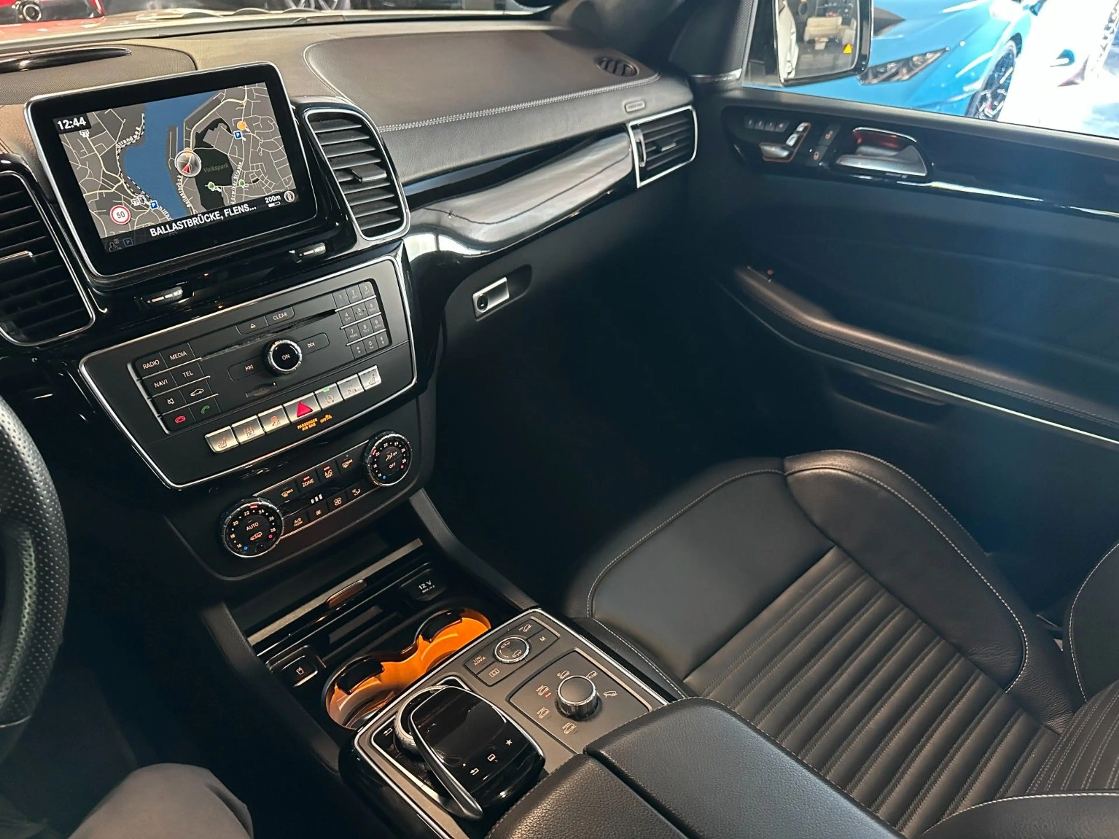 Mercedes-Benz GL 500 4Matic AMG*ACC*AirMatic*AHK*Pano — photo 14