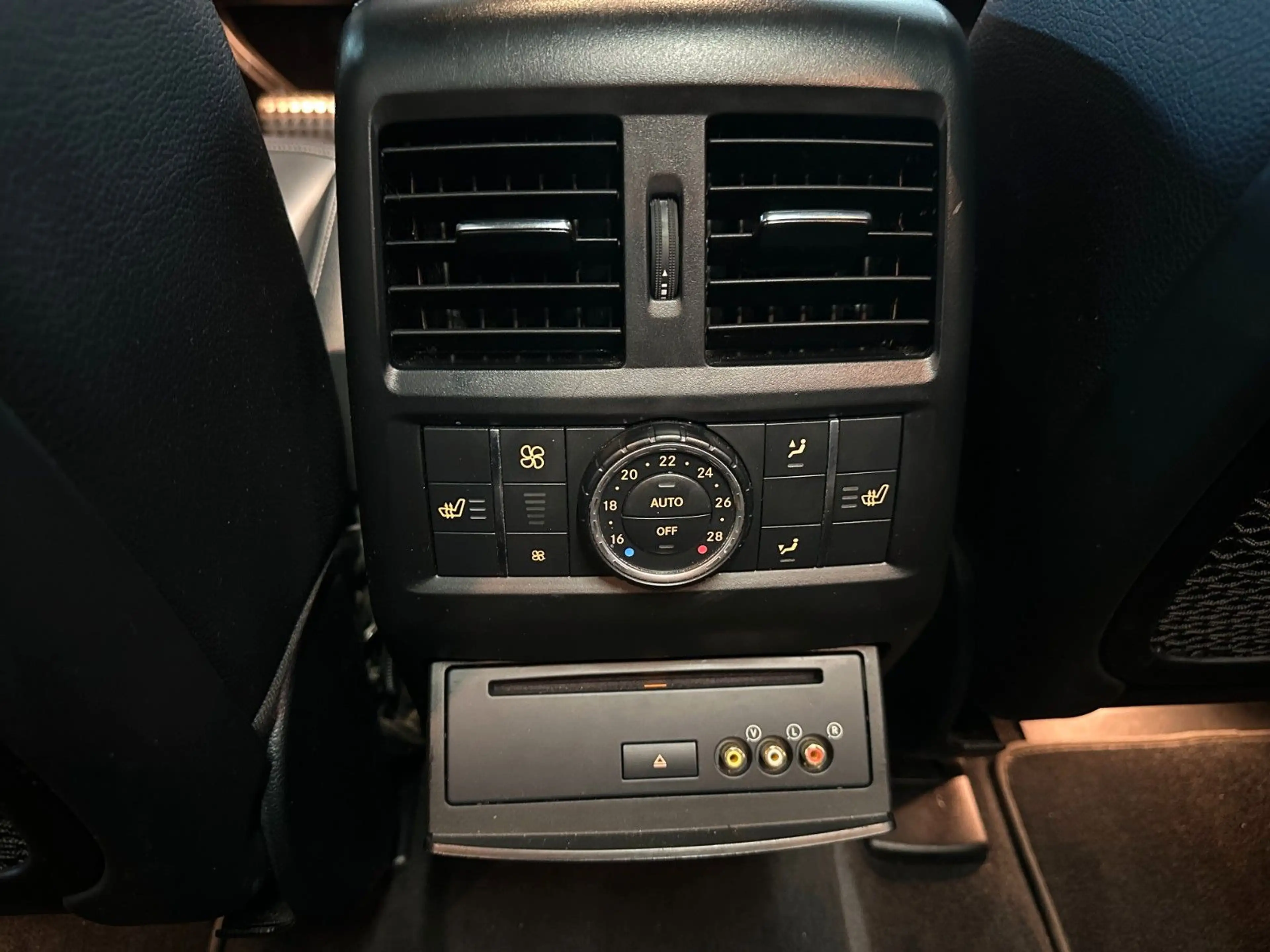 Mercedes-Benz GL 500 4Matic AMG*ACC*AirMatic*AHK*Pano — photo 21