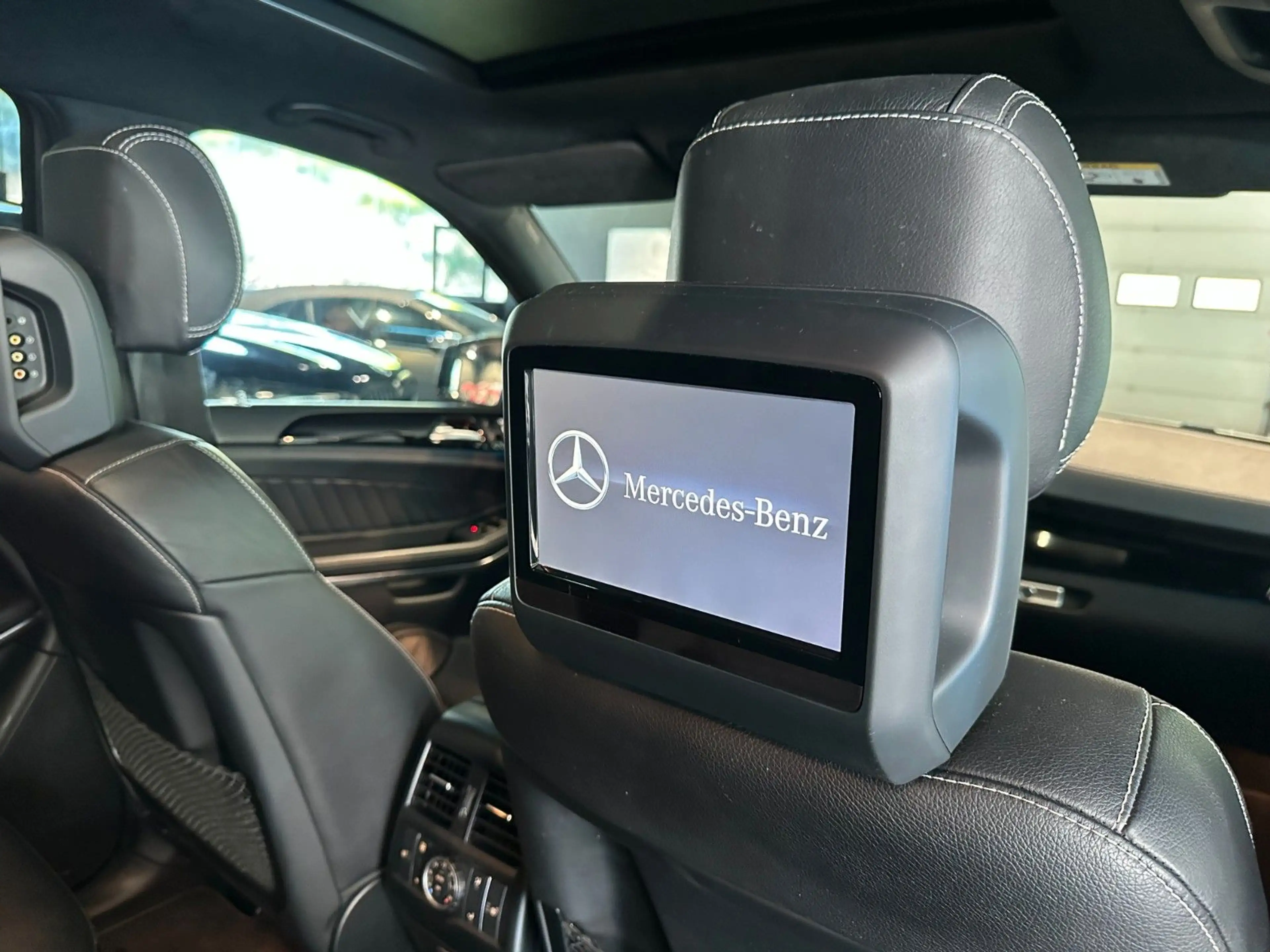 Mercedes-Benz GL 500 4Matic AMG*ACC*AirMatic*AHK*Pano — photo 19