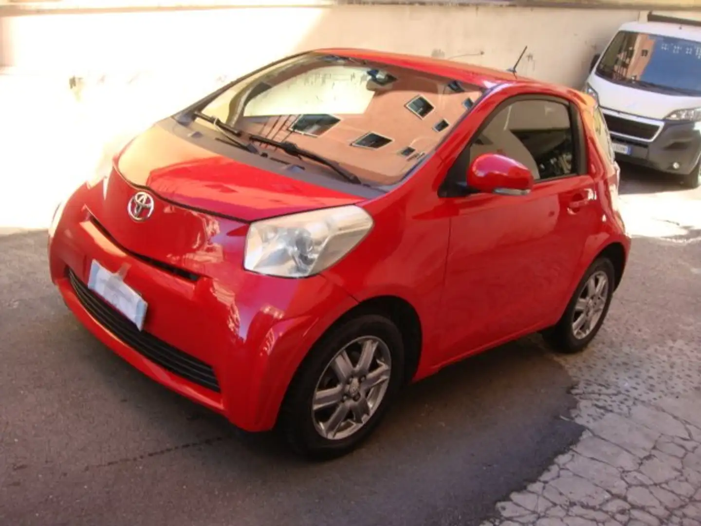 Toyota iQ 1.4 d 90cv lounge Rosso - 1