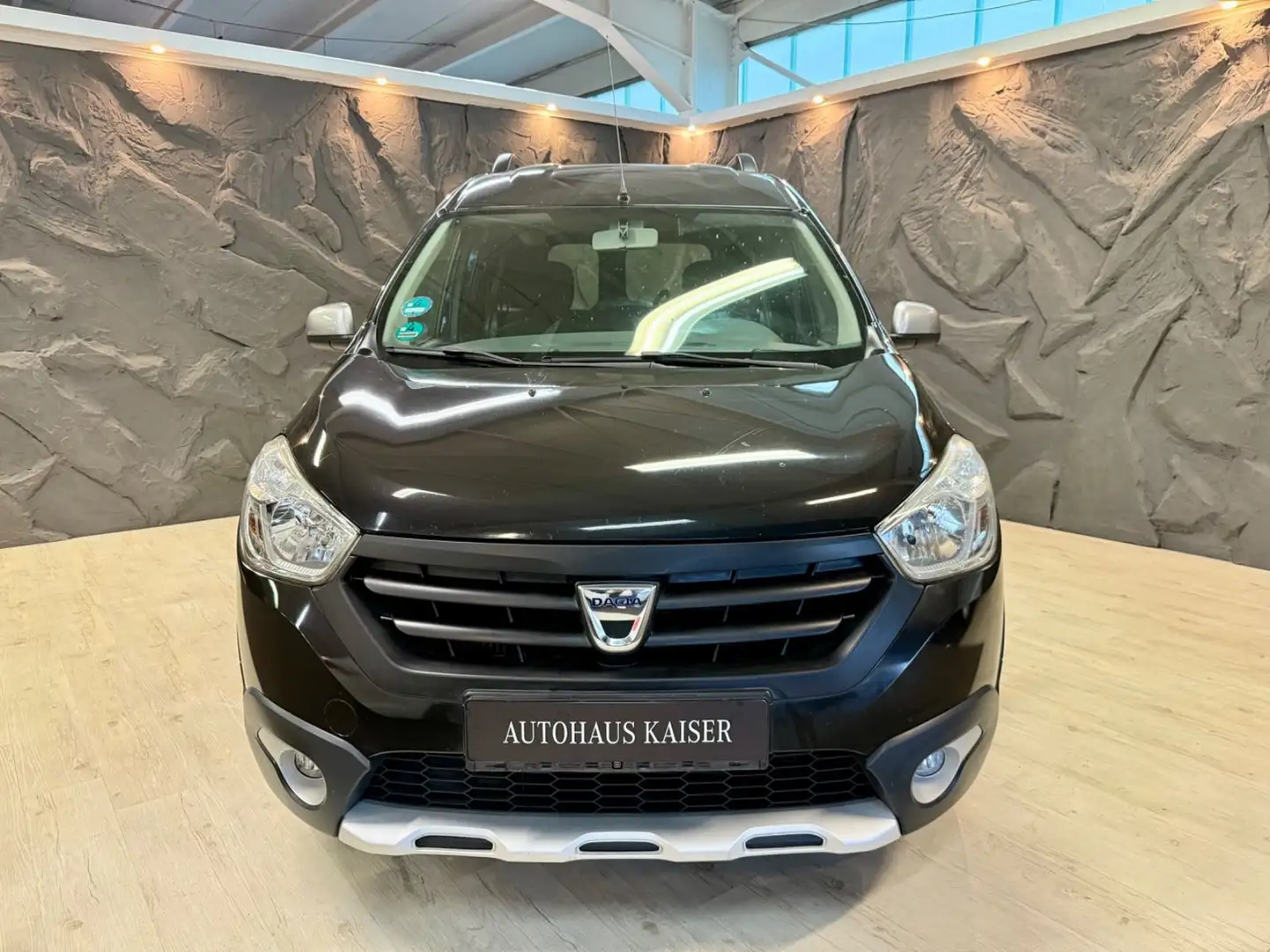Dacia Dokker Stepway 1.2/NAVI/KLIMAAUTO/SHZ/TOP ZUSTAN Černá - 2