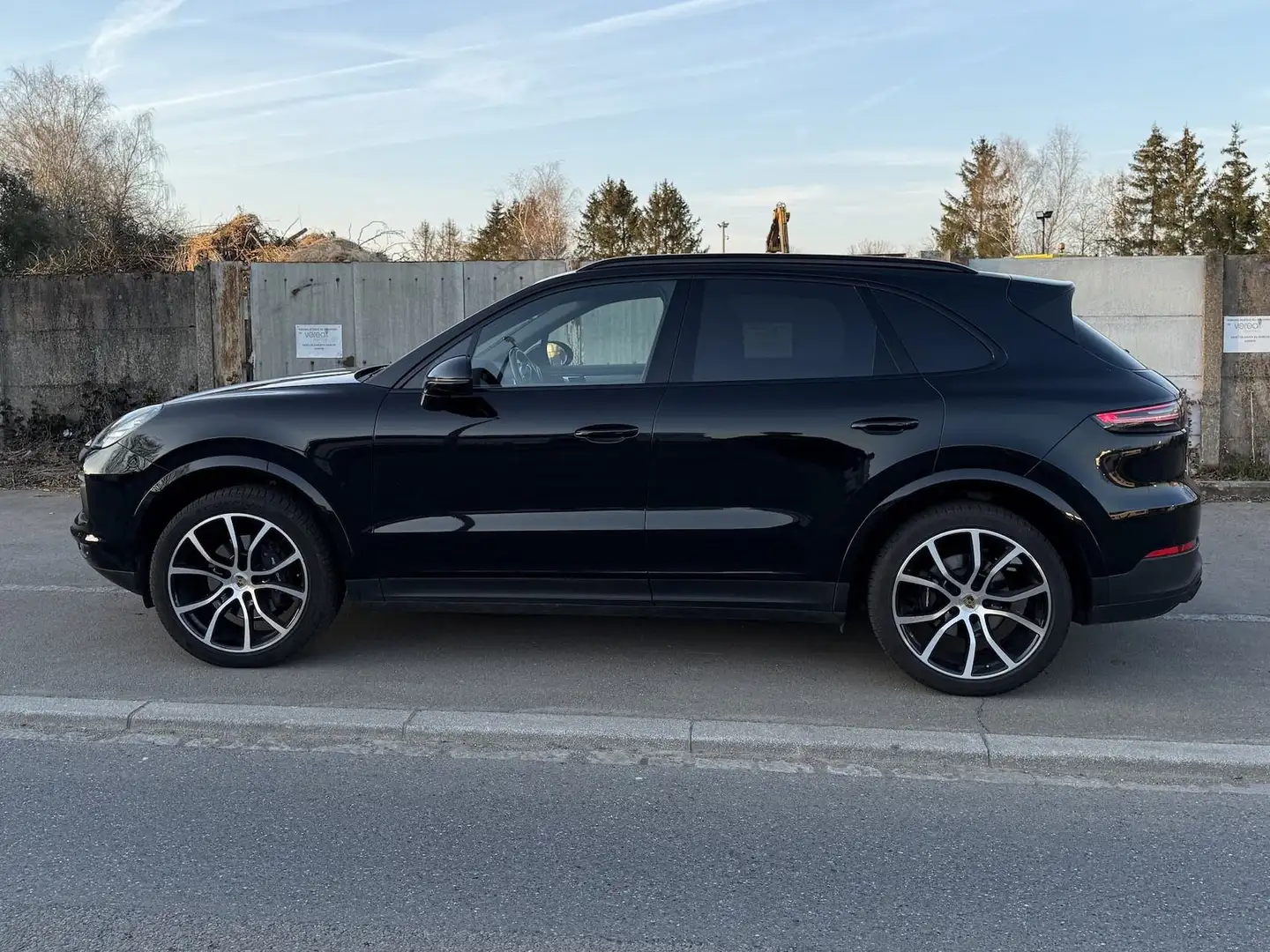 Porsche Cayenne Platinum Edition | Porsche Approved 04/26 Noir - 2
