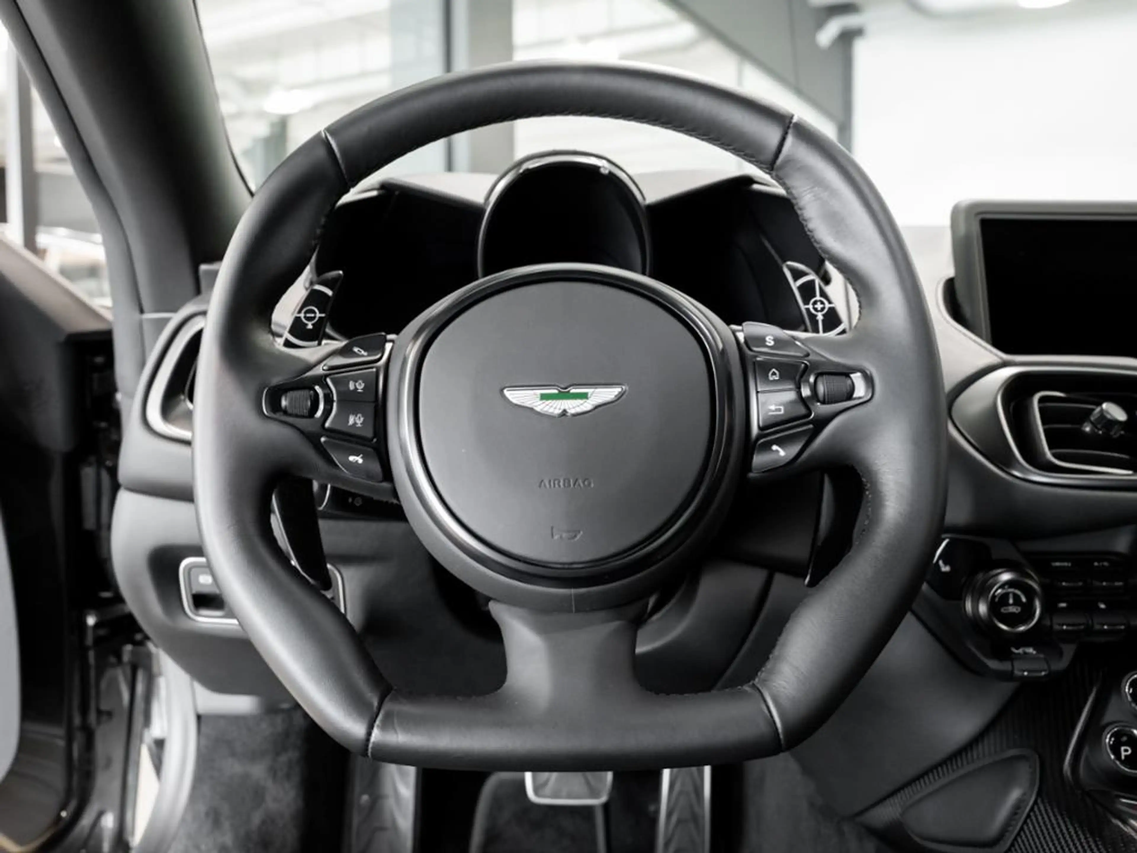 Aston Martin V8 Vantage Coupe 007 Editiion 1 of 100 Aston Martin H — photo 12