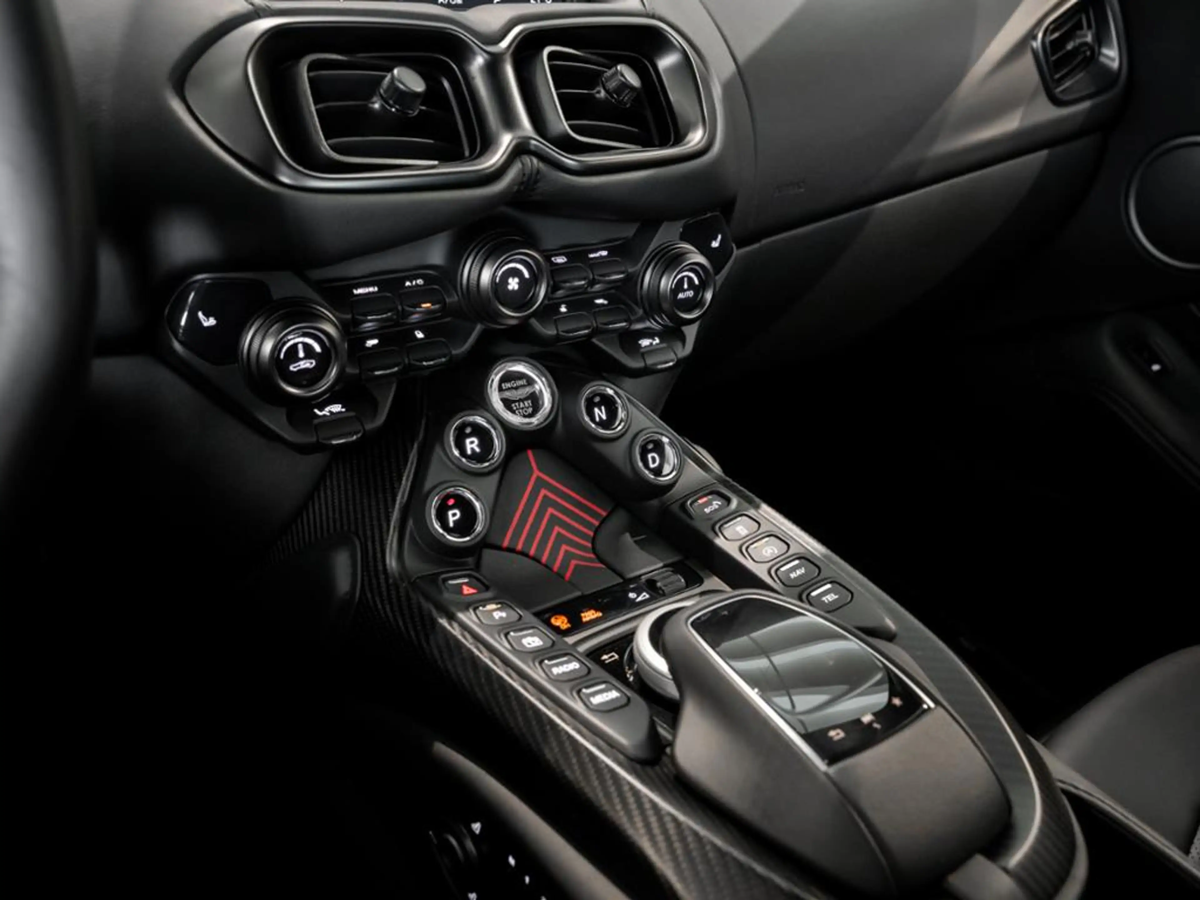 Aston Martin V8 Vantage Coupe 007 Editiion 1 of 100 Aston Martin H — photo 11