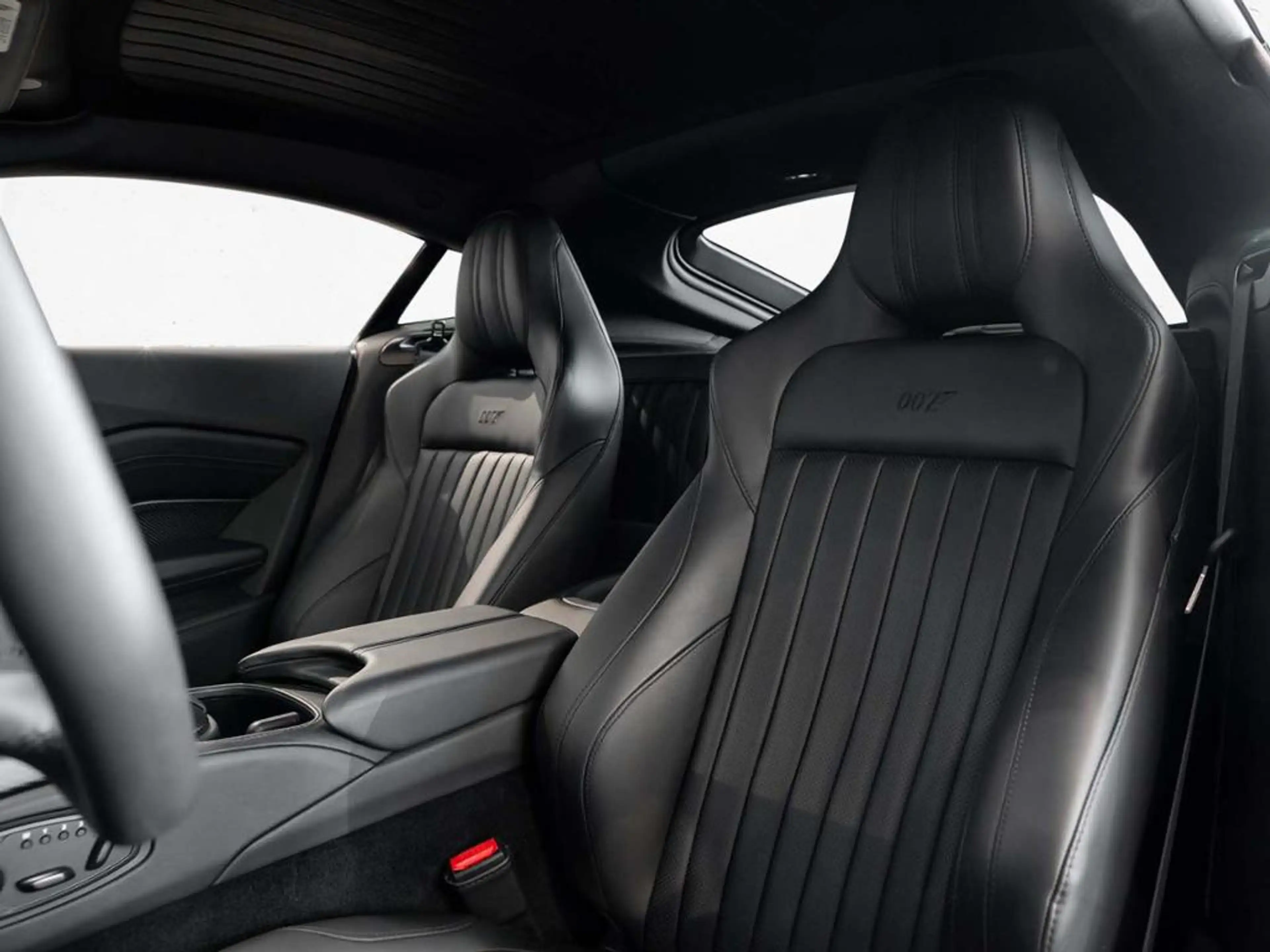 Aston Martin V8 Vantage Coupe 007 Editiion 1 of 100 Aston Martin H — photo 13