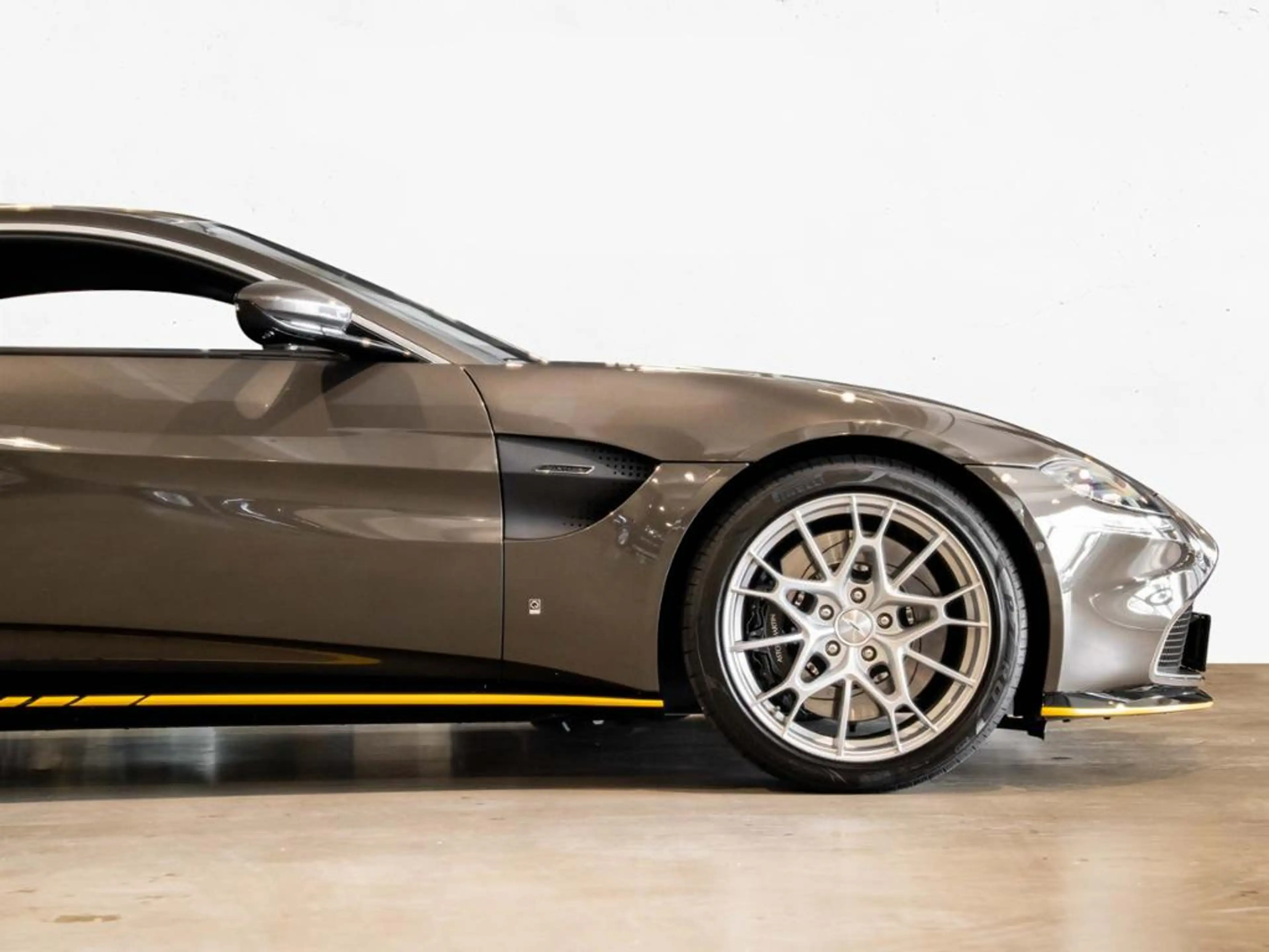 Aston Martin V8 Vantage Coupe 007 Editiion 1 of 100 Aston Martin H — photo 5
