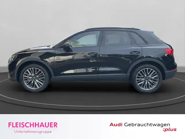 Audi Q3 view 3