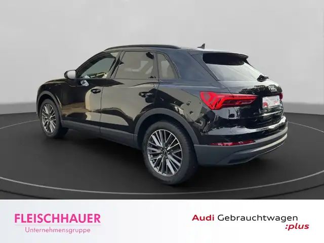 Audi Q3 view 5