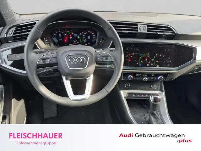 Audi Q3 view 14