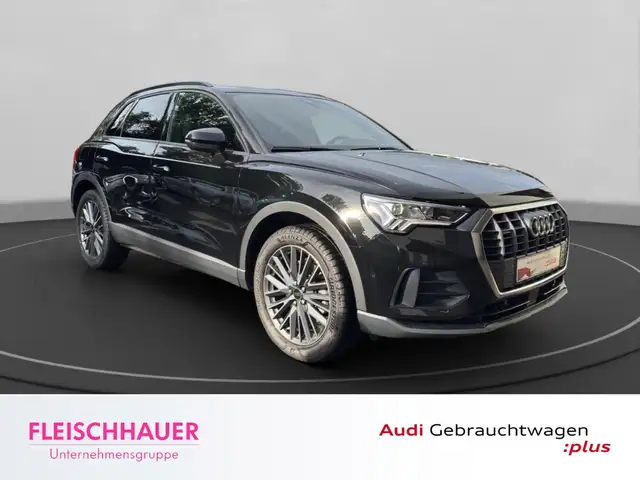 Audi Q3 view 9