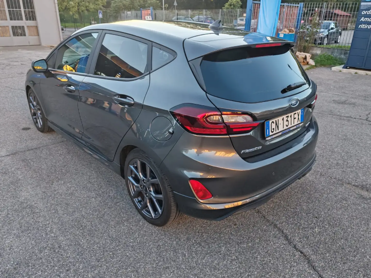 Ford Fiesta 1.0 EcoBoost Hybrid 125 CV 5 porte ST-Line Grau - 2
