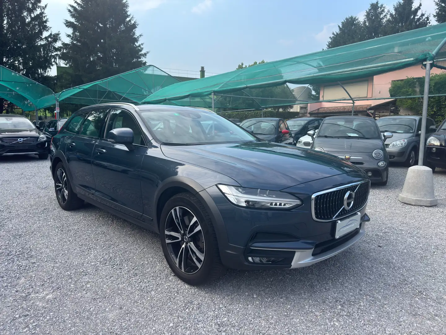 Volvo V90 Cross Country 2.0 d5 Pro awd geartronic my19 Blauw - 1