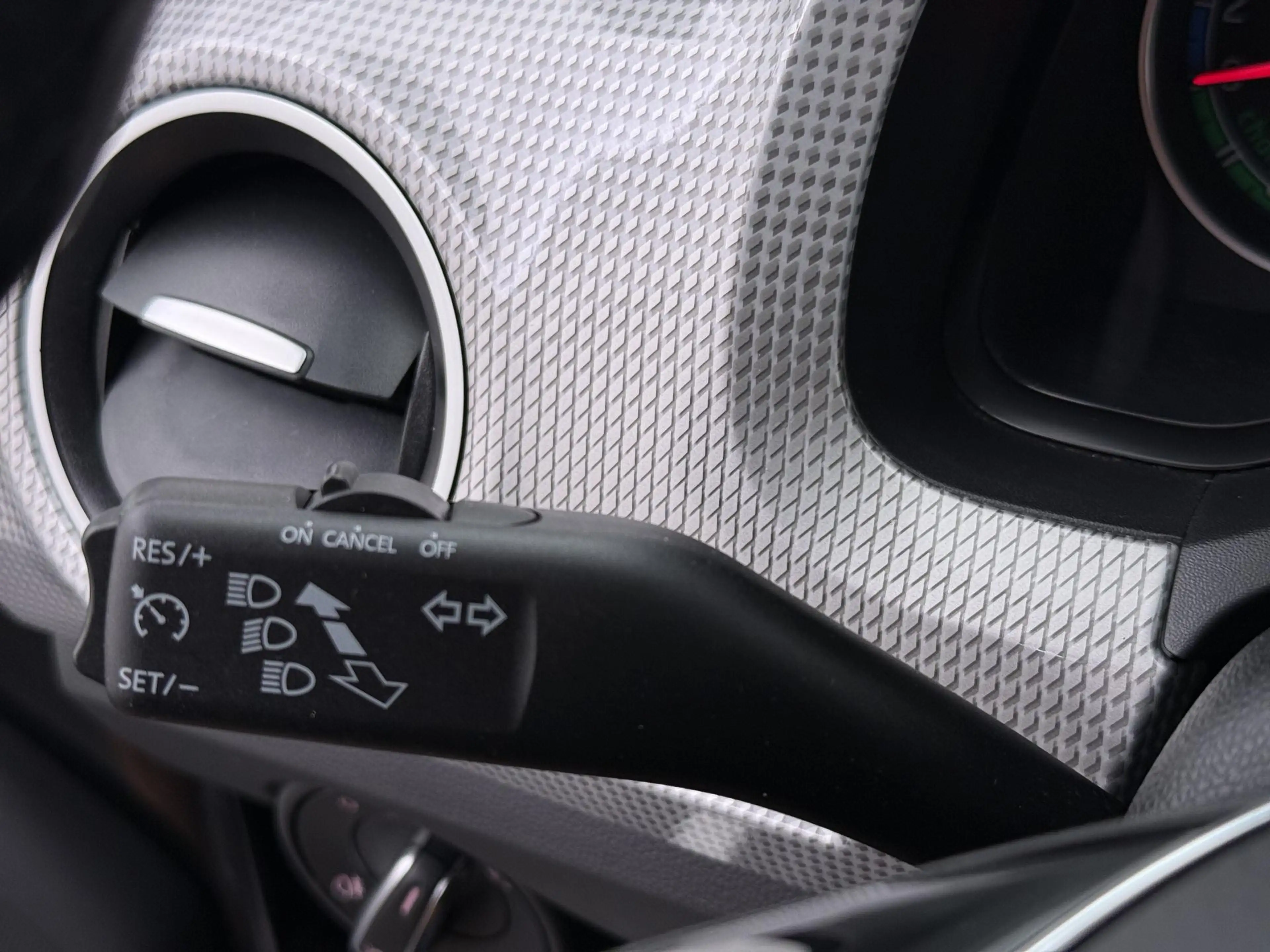 Volkswagen e-up! e-up | Stoelverwarming | Camera | Cruise Control | — photo 8