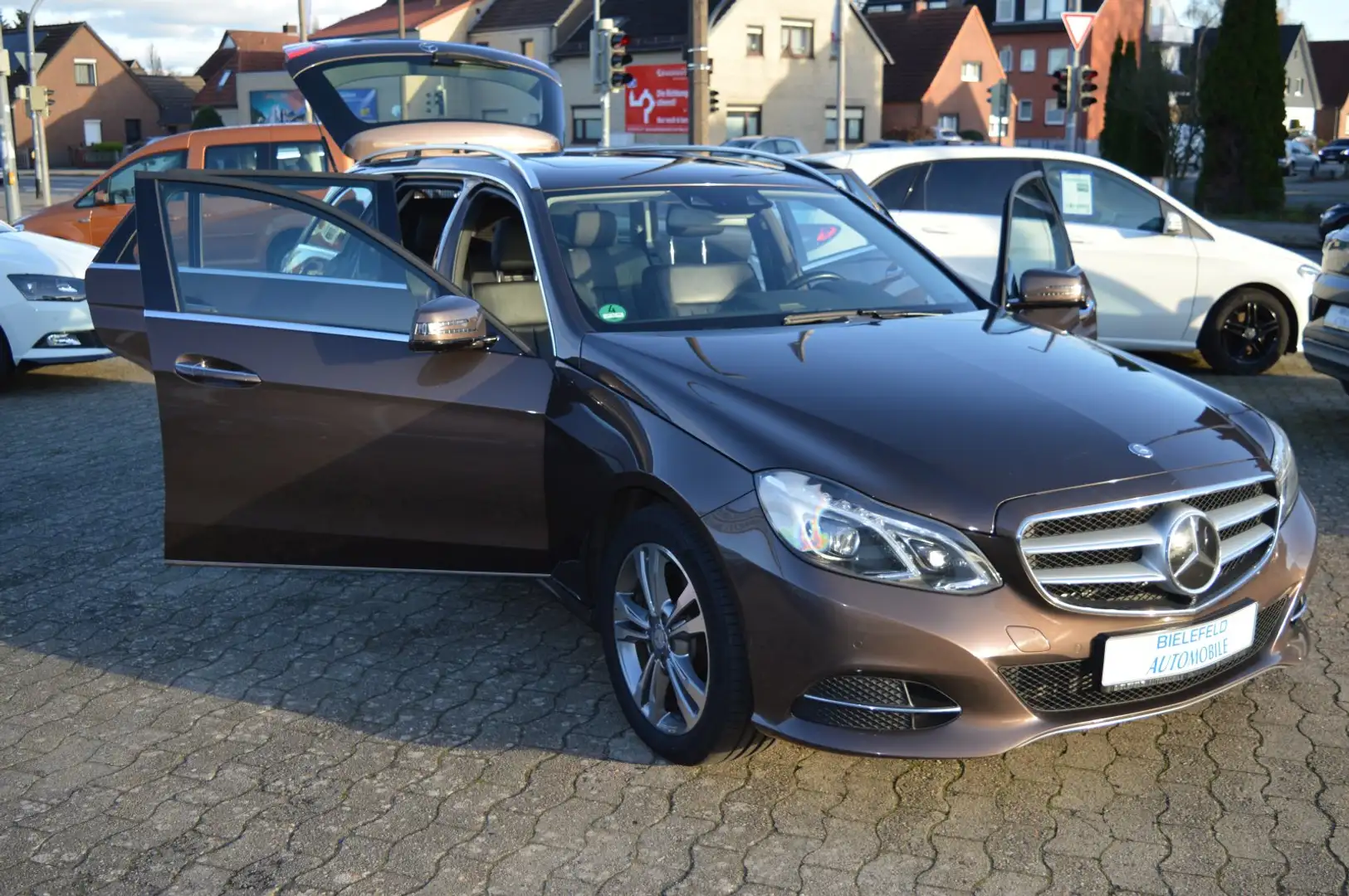 Mercedes-Benz E 350 E 350 T BlueTec 4Matic 7G-Tronic Avantgarde AHK/LE Braun - 1