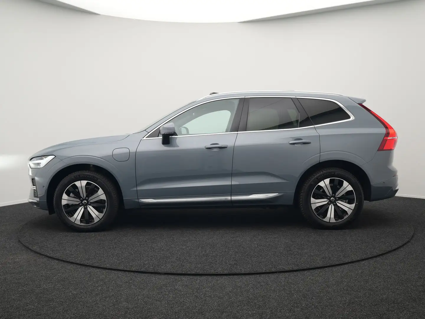 Volvo XC60 T6 AWD Plus Bright Plug In Hybrid Thunder Grey 340 Grijs - 2