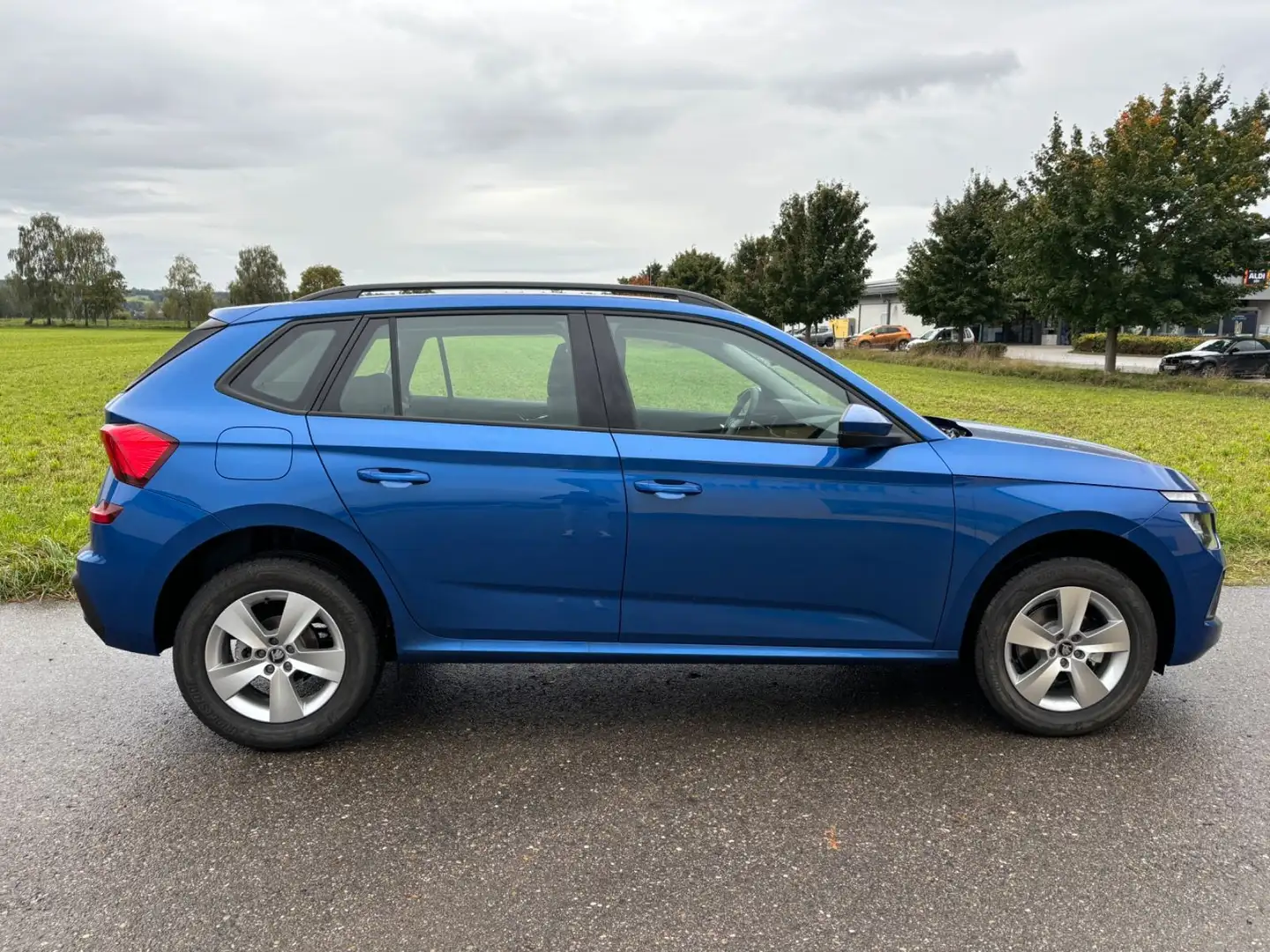 Skoda Kamiq 1.0 TSI 85kW DSG Selection Blau - 2