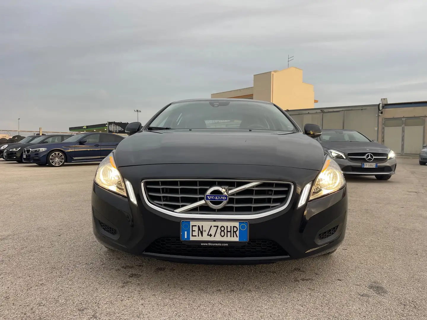 Volvo V60 V60 2.0 d3 Momentum 136cv geartronic Nero - 2