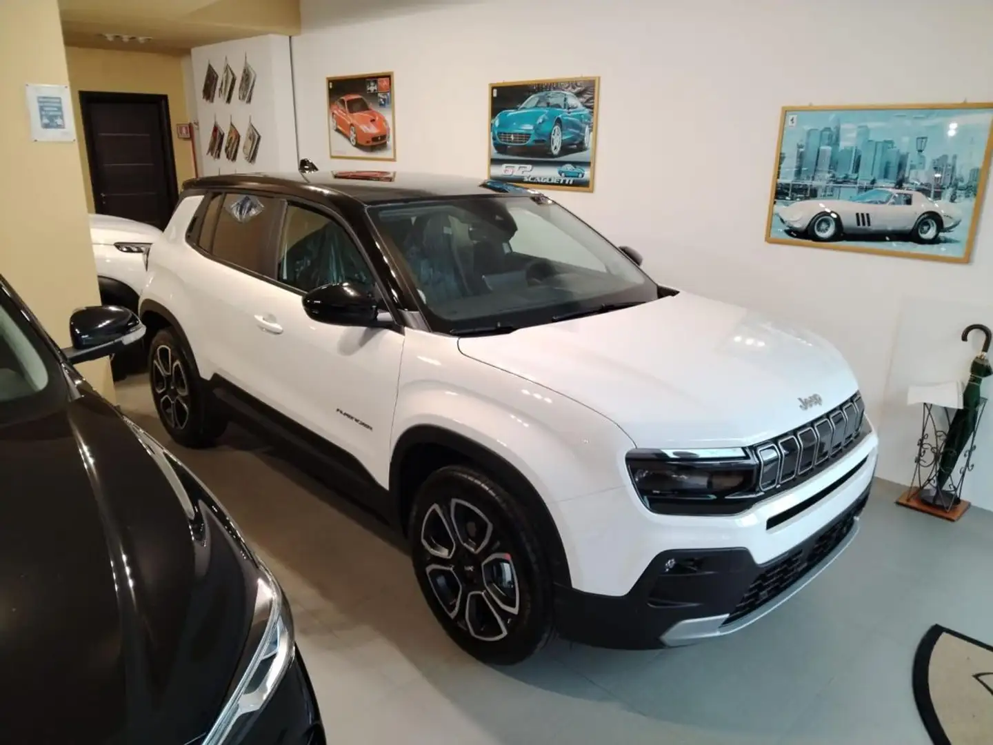 Jeep Avenger 1.2 Turbo 100 CV Summit Weiß - 1