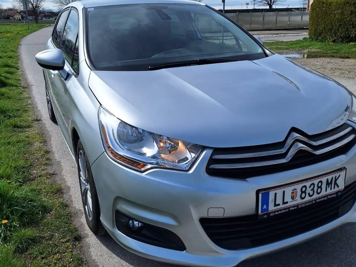 Citroen C4 C4 1,4 VTi Attraction Attraction Silber - 1