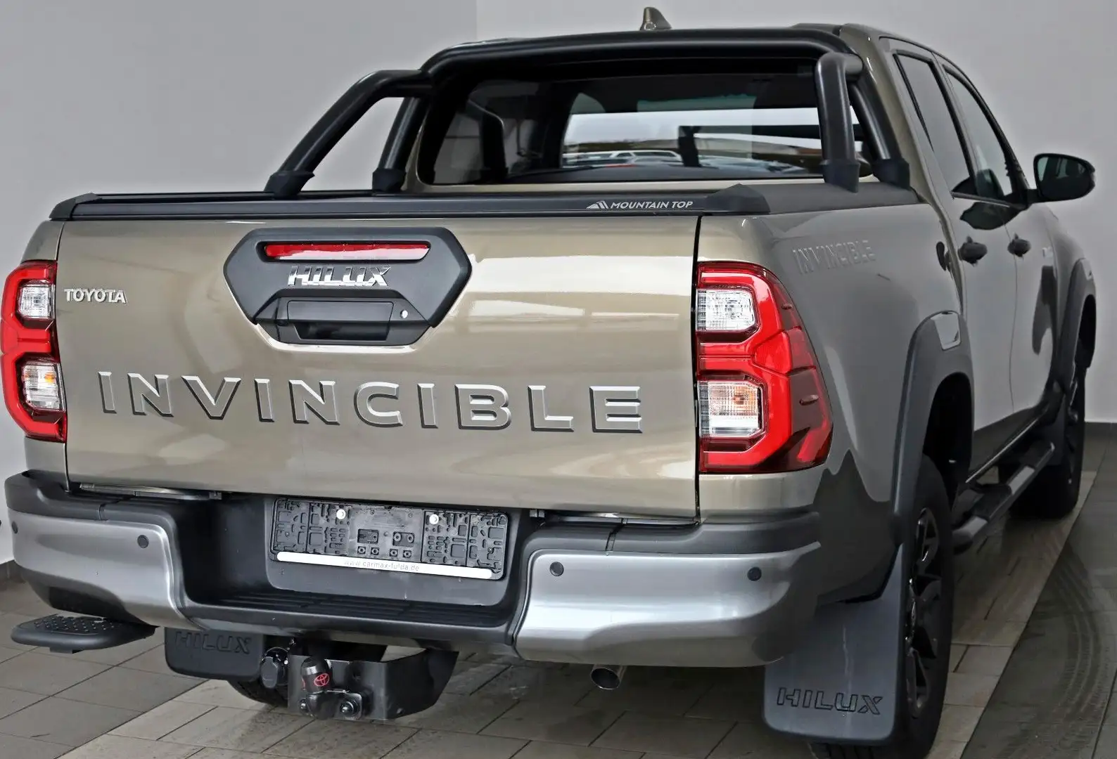 Toyota Hilux 2.8 D-4D Invincible,Rollbügel,Rolo,ACC,AHK Maro - 2