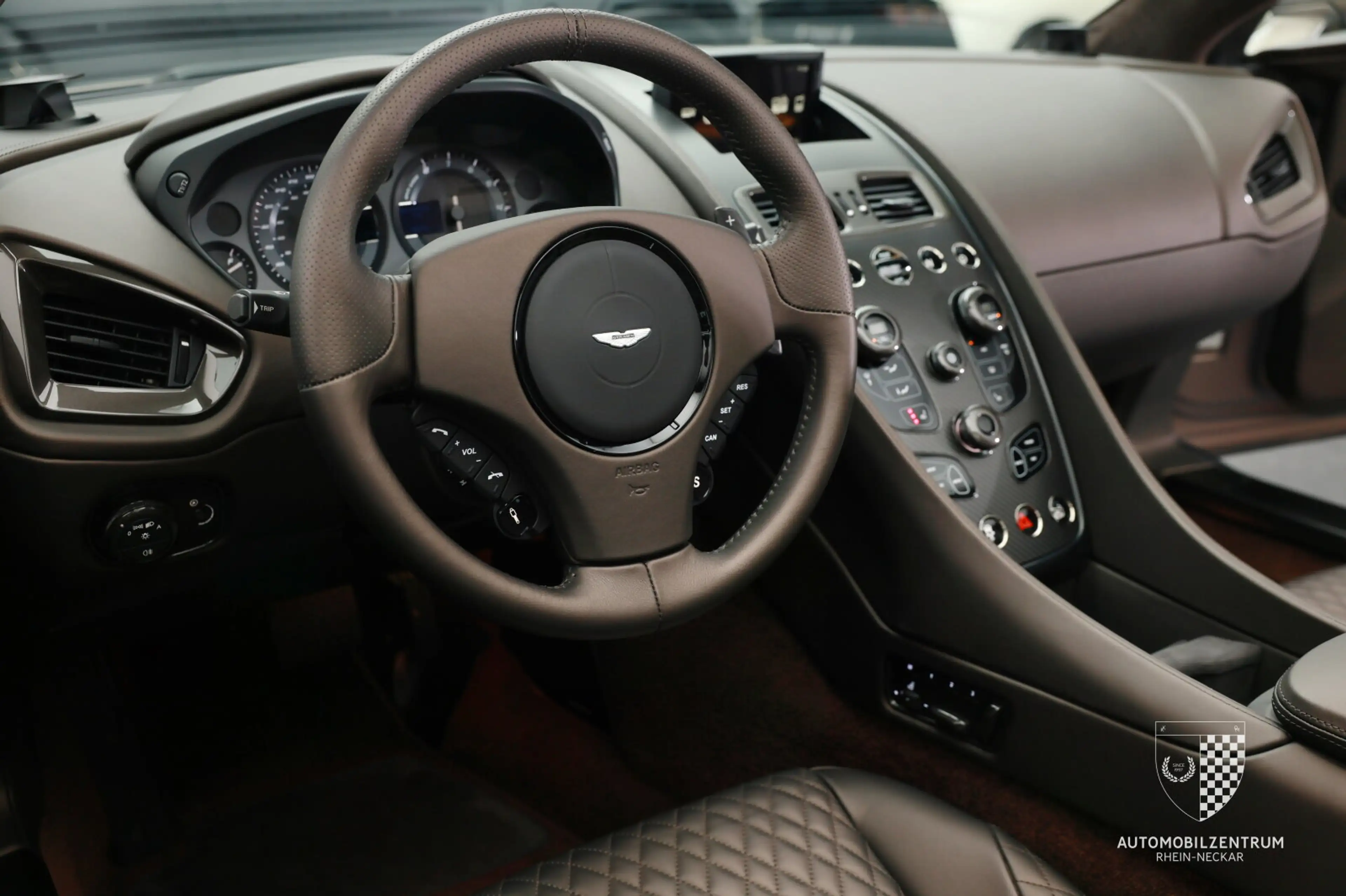 Aston Martin Vanquish Vanquish Zagato Speedster 1 of 28/Jewellery — photo 12