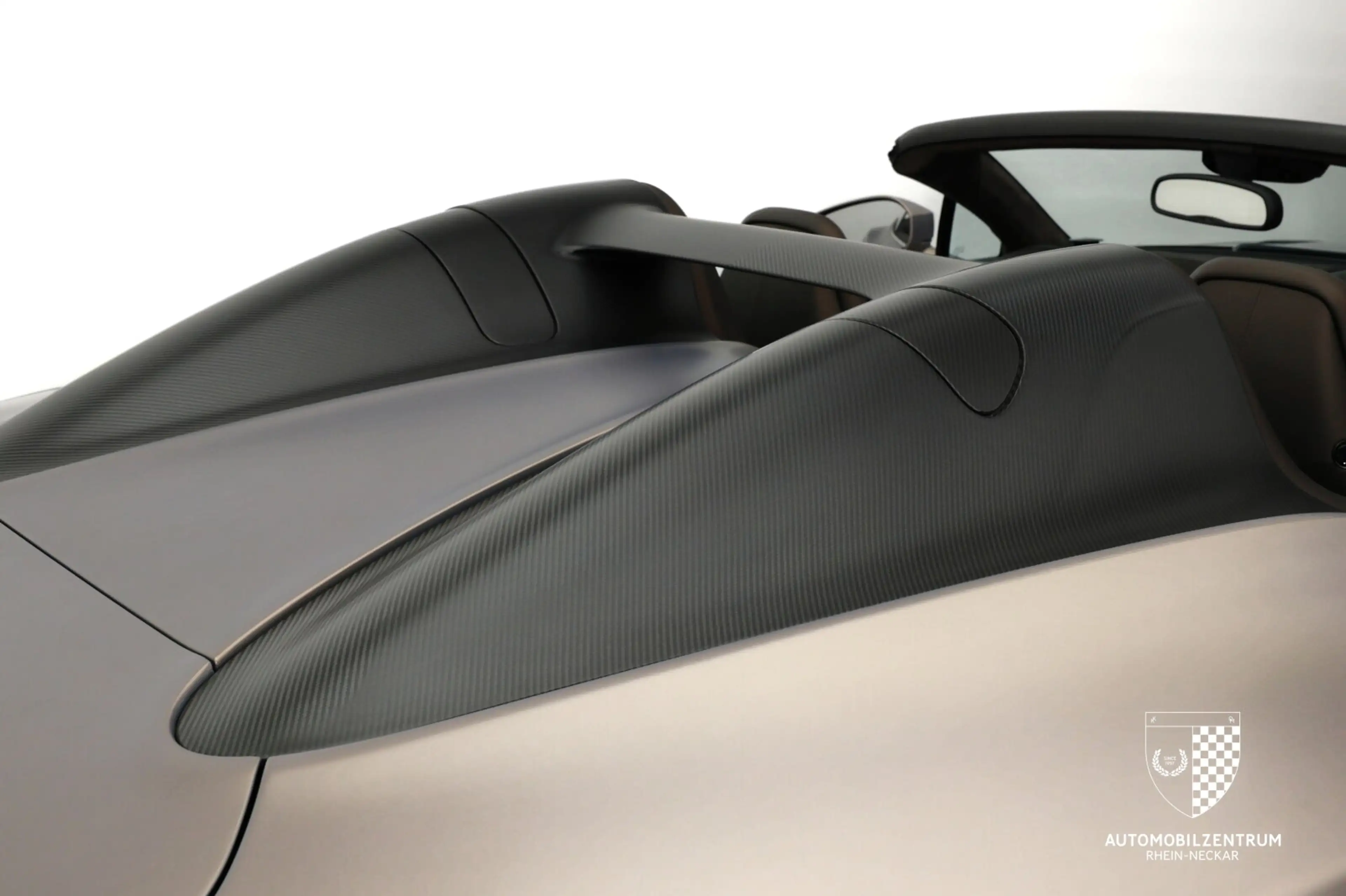Aston Martin Vanquish Vanquish Zagato Speedster 1 of 28/Jewellery — photo 10