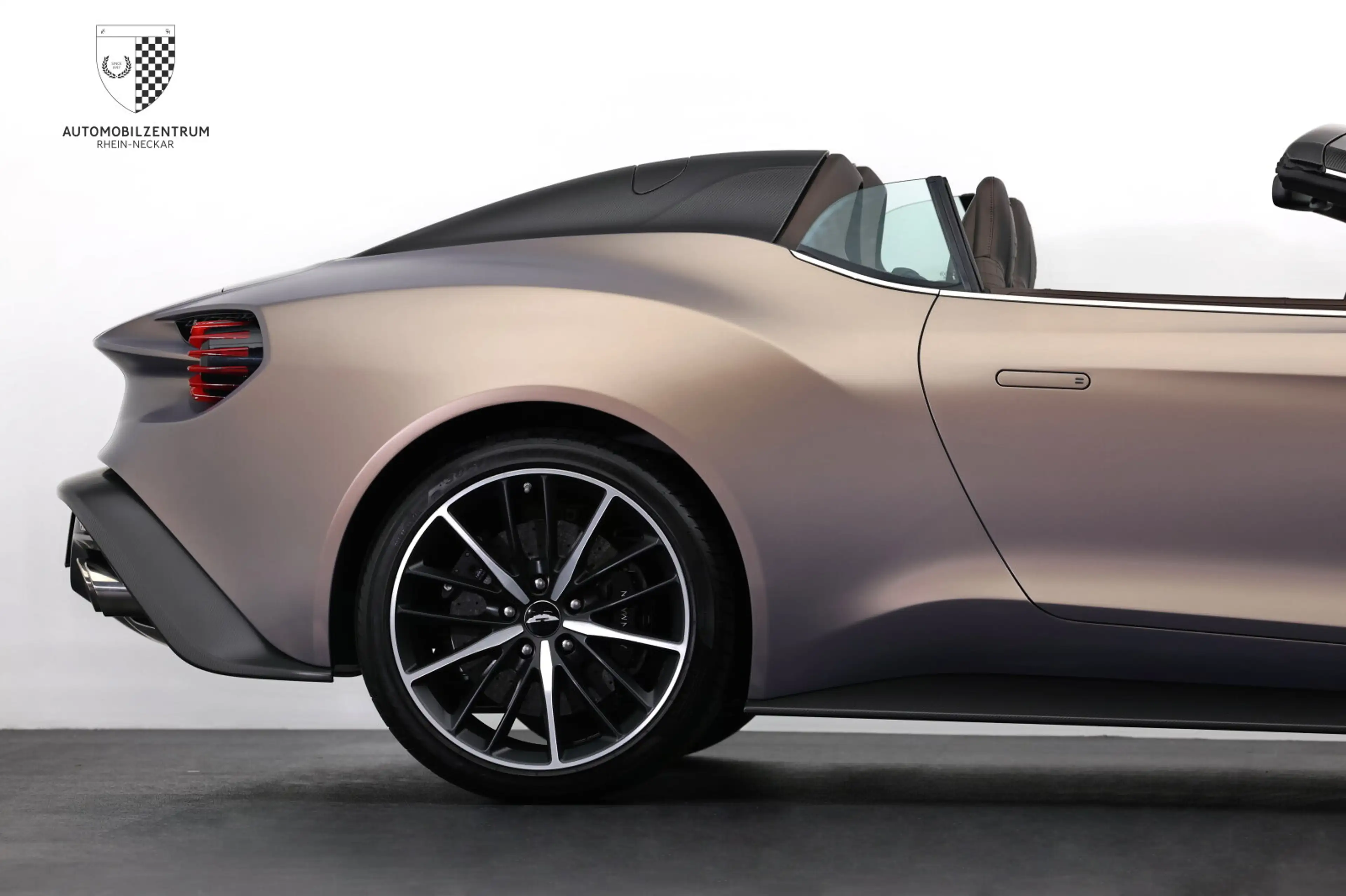 Aston Martin Vanquish Vanquish Zagato Speedster 1 of 28/Jewellery — photo 9