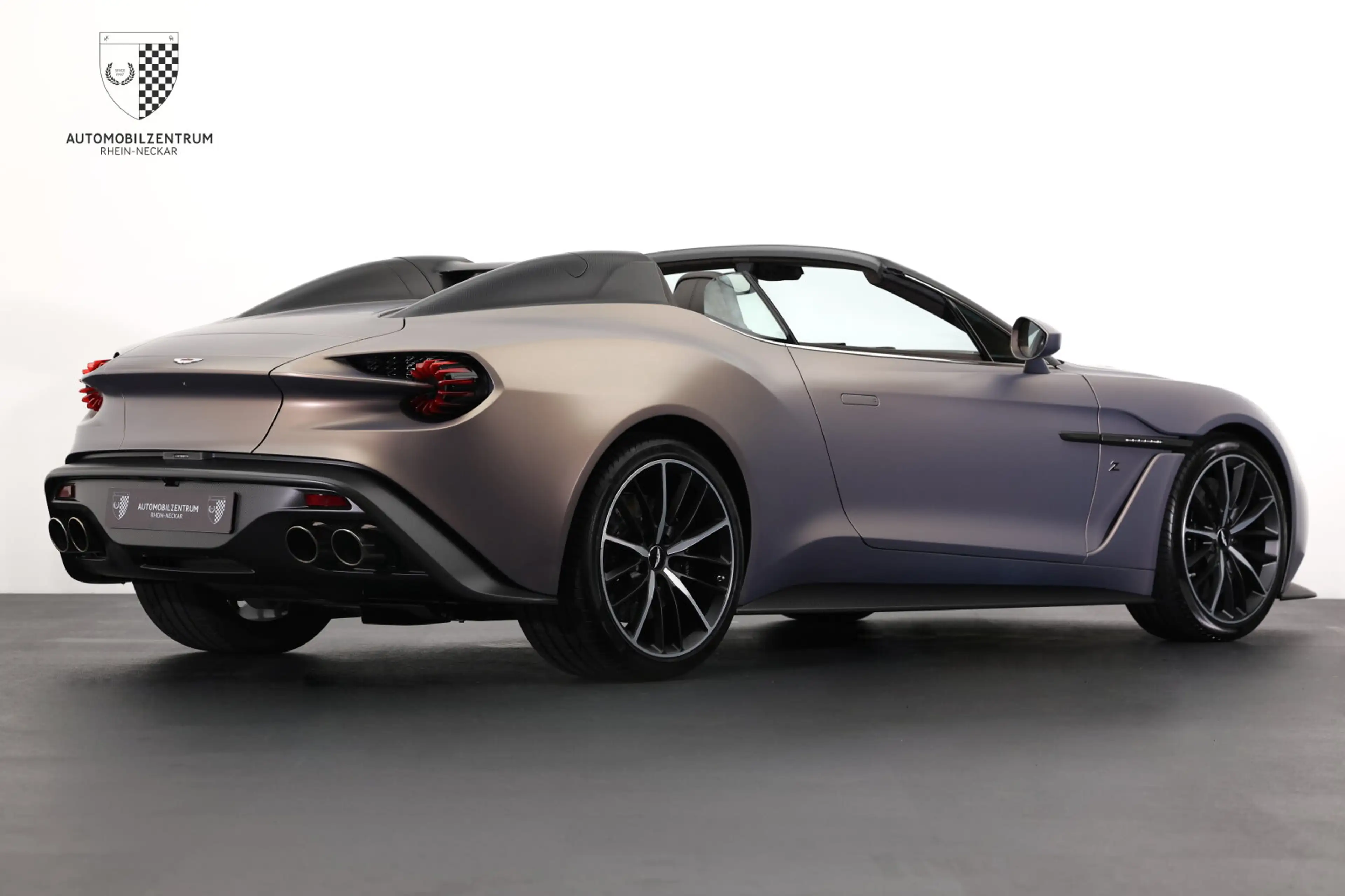 Aston Martin Vanquish Vanquish Zagato Speedster 1 of 28/Jewellery — photo 8
