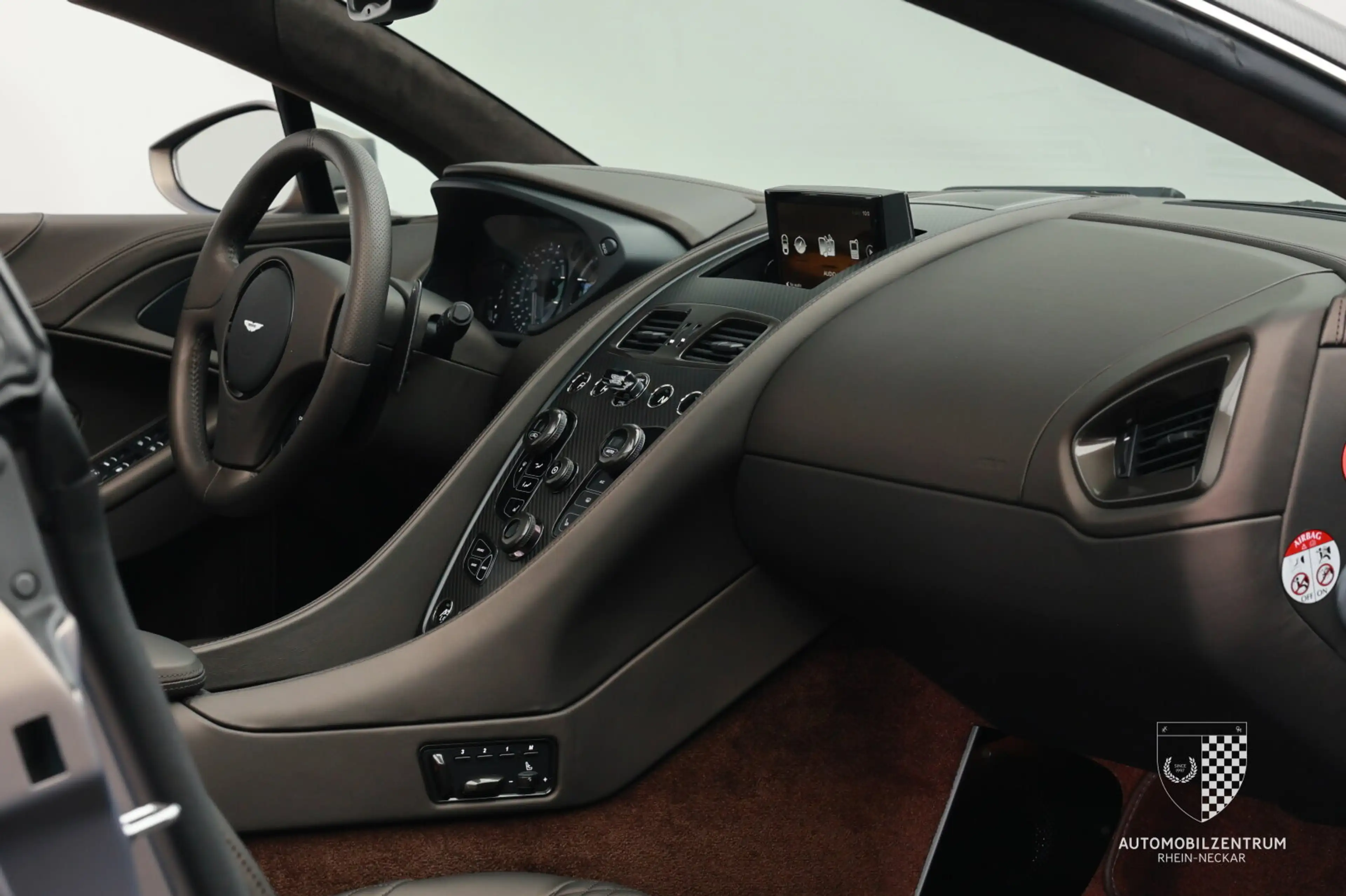 Aston Martin Vanquish Vanquish Zagato Speedster 1 of 28/Jewellery — photo 15