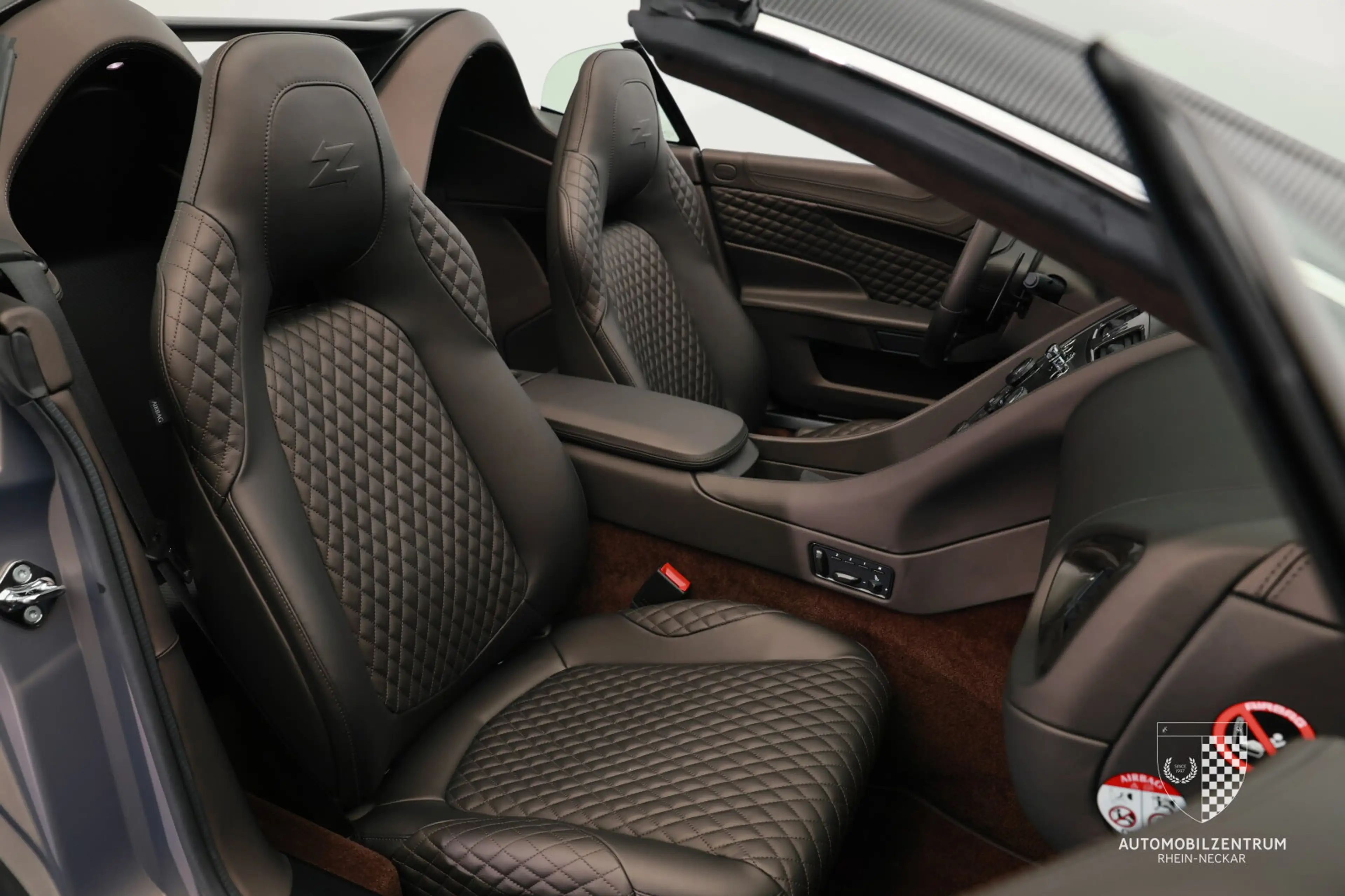 Aston Martin Vanquish Vanquish Zagato Speedster 1 of 28/Jewellery — photo 14