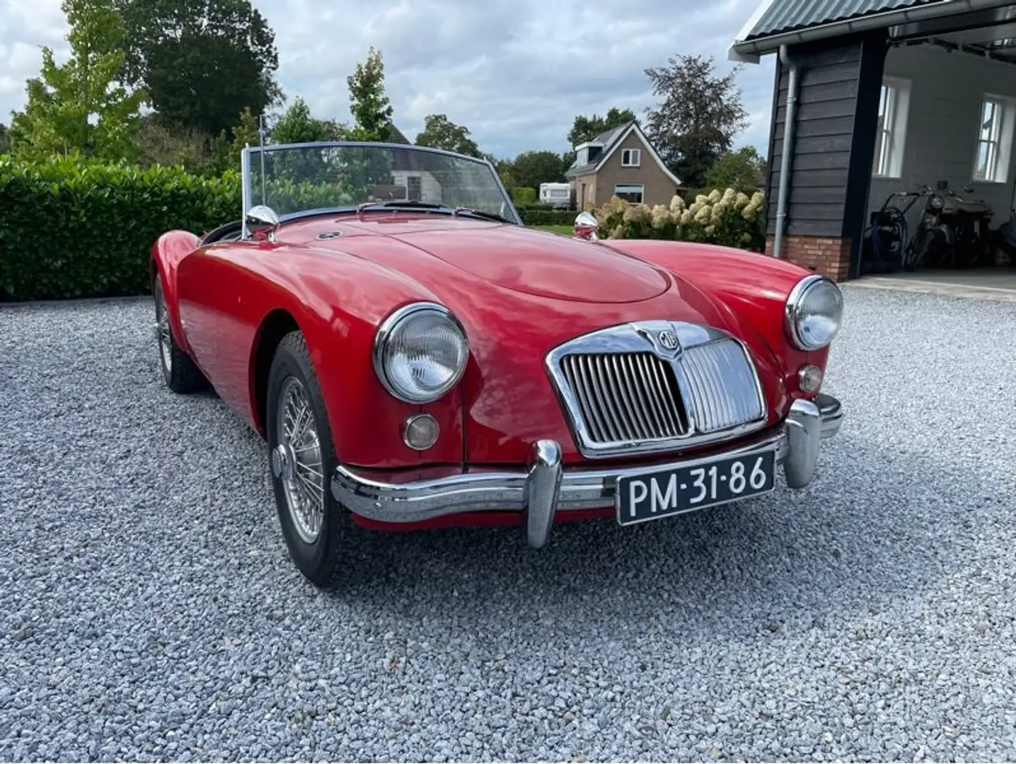 MG MGA Červená - 2