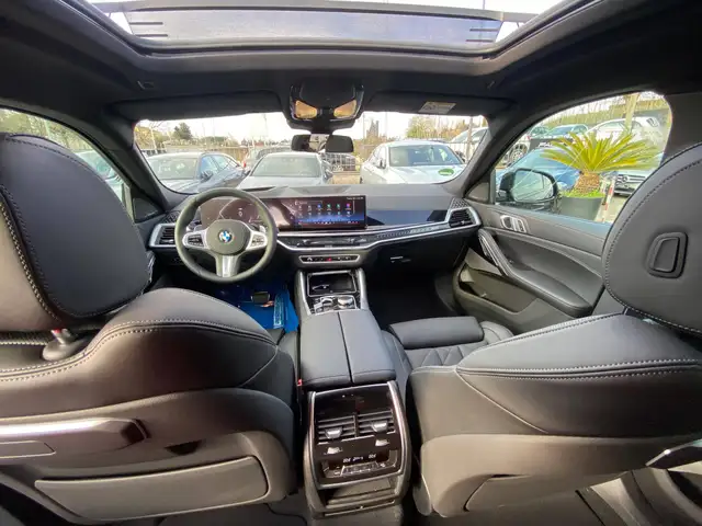 BMW X6 view 11