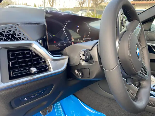 BMW X6 view 8