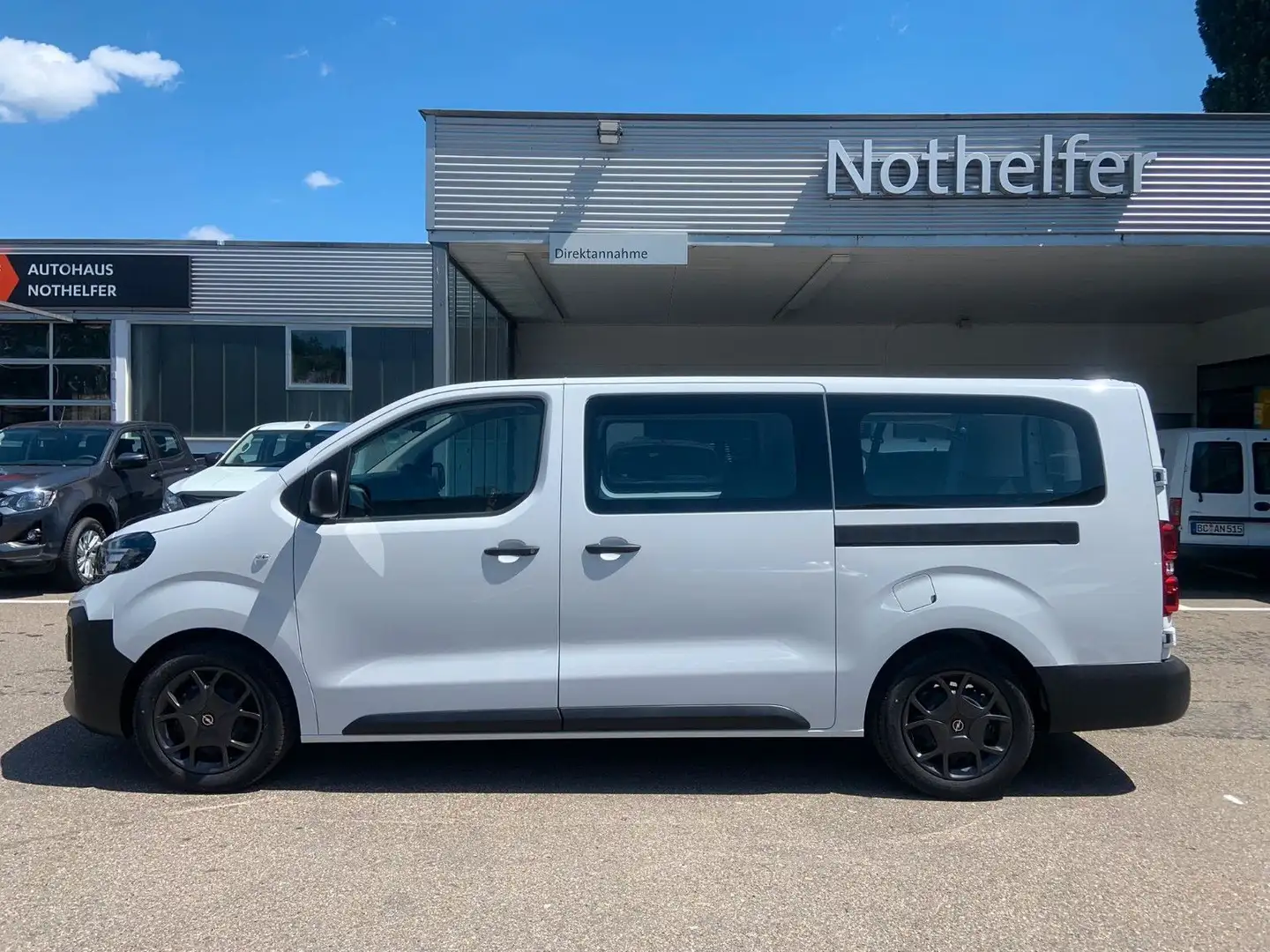 Opel Vivaro Kombi XL 9 Sitze 8 AT 3 Jahre Garantie Blanc - 1