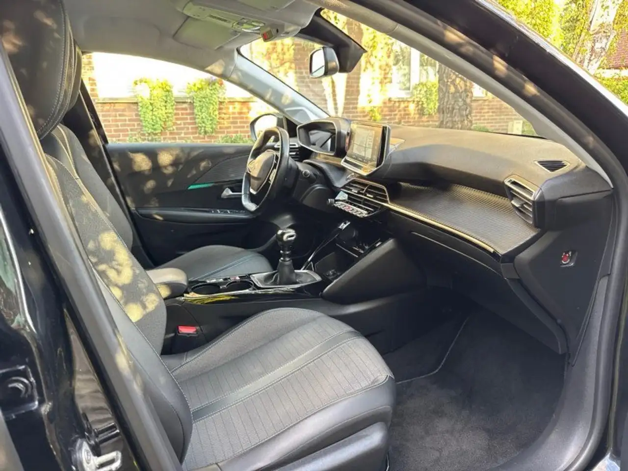 Peugeot 208 208 — photo 17