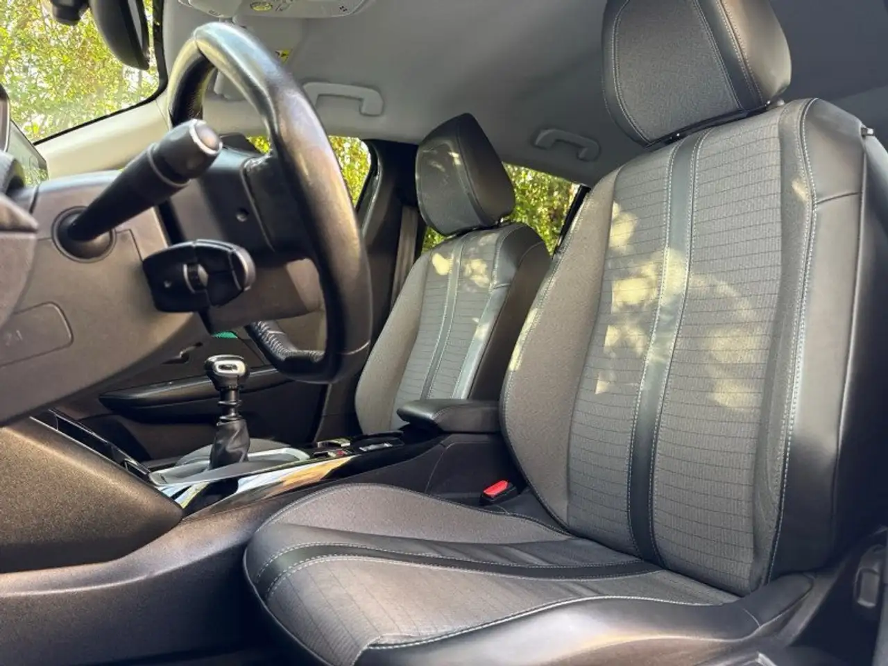 Peugeot 208 208 — photo 15