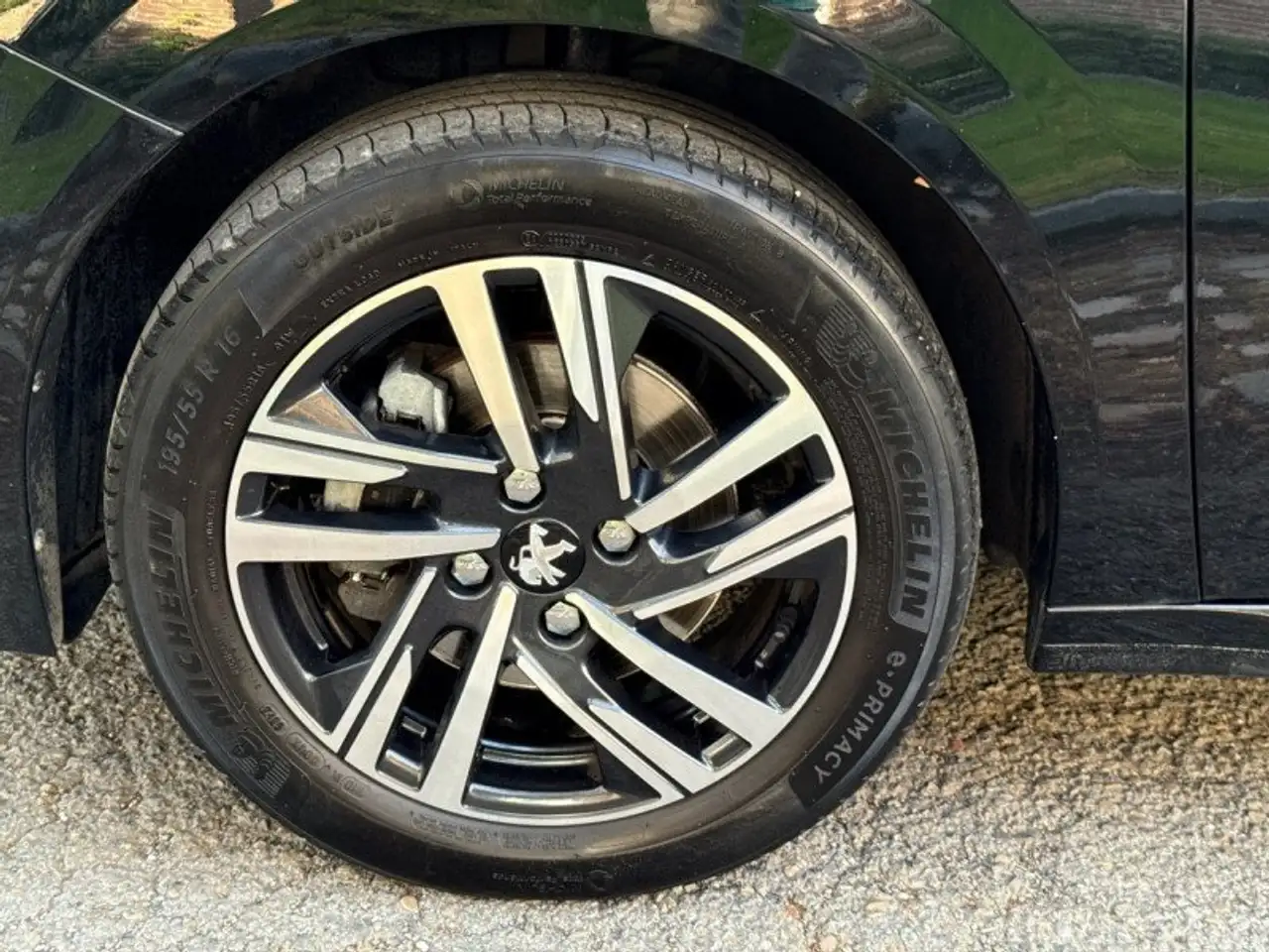 Peugeot 208 208 — photo 9